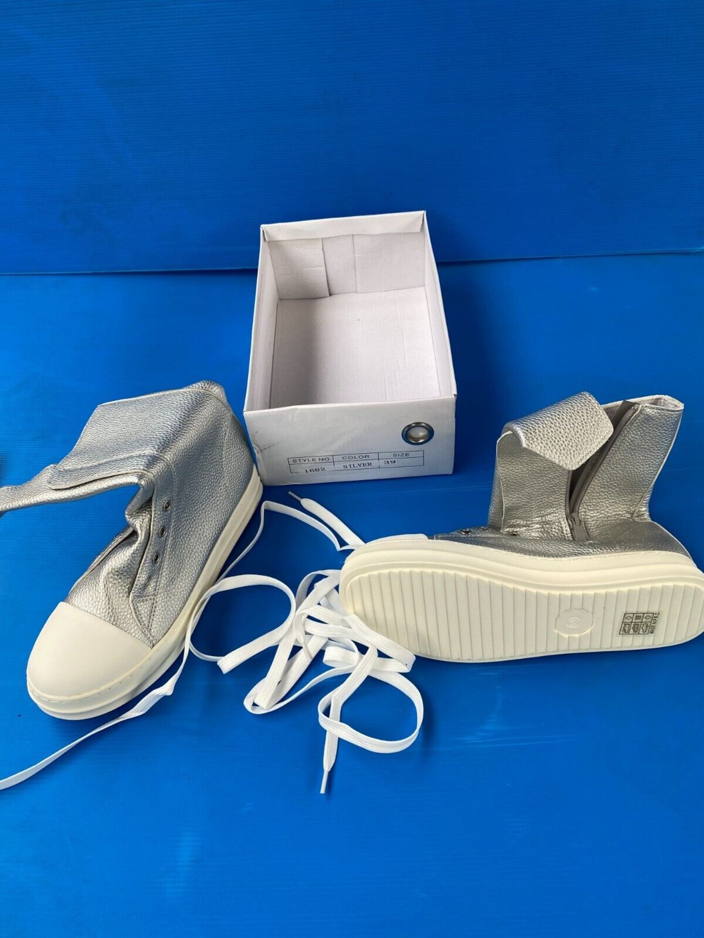X50 BRAND NEW PAIRS WOMENS TRAINERS - MIXED STYLES AND SIZES RRP £1250 - Bild 3 aus 5
