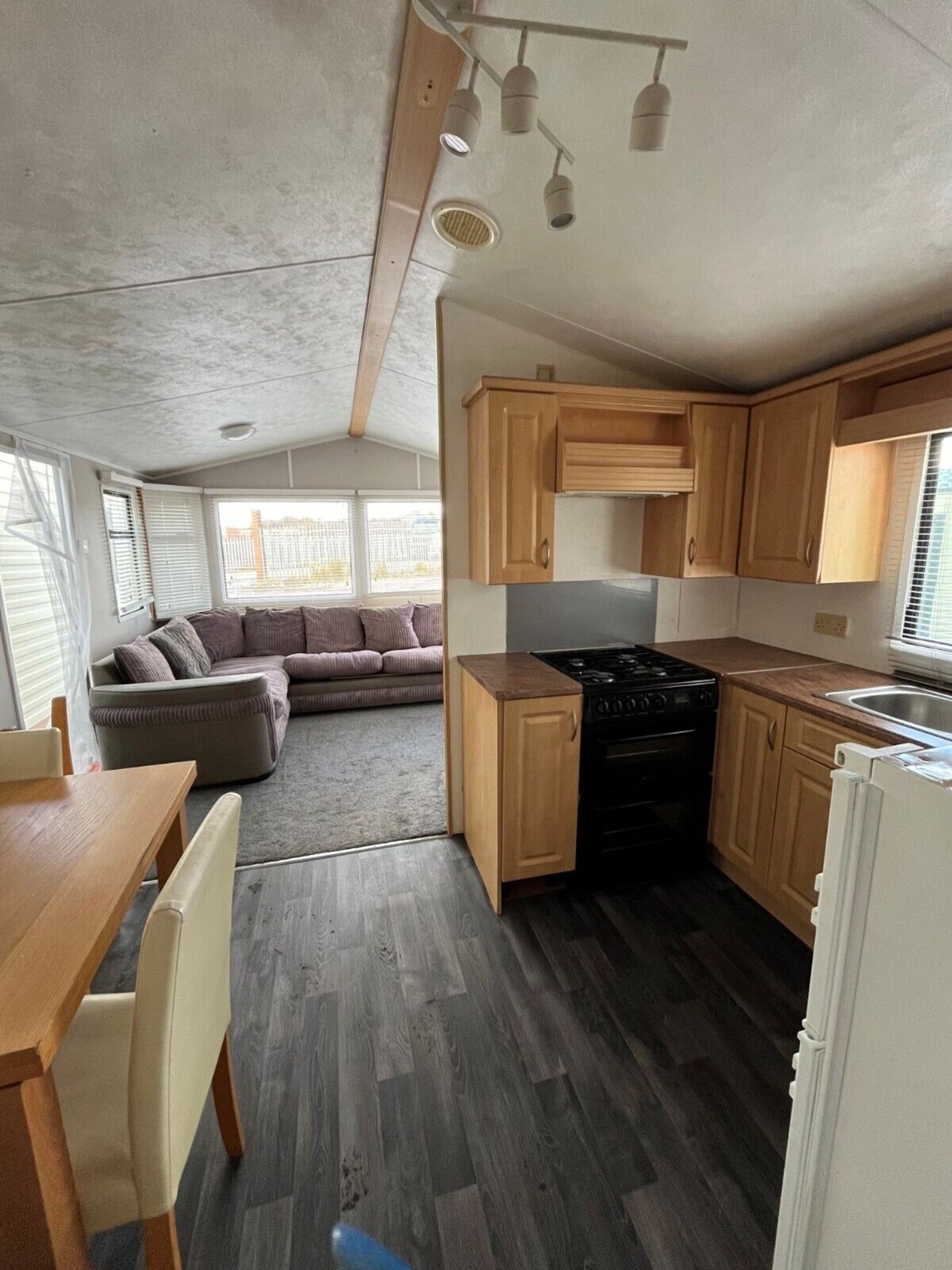 SPACIOUS COMFORT: 3-BEDROOM WILLERBY WESTMORLAND - Image 10 of 15