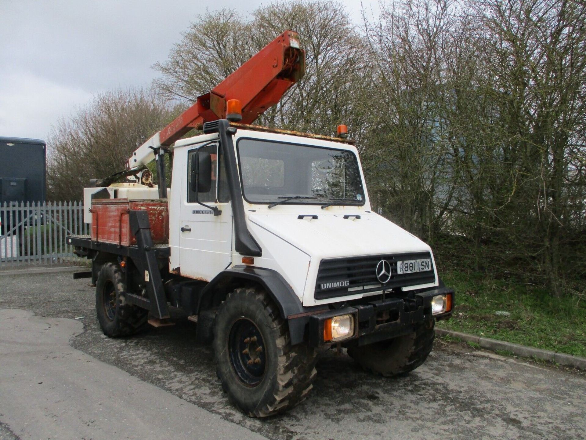 HIGH AND MIGHTY: UNIMOG U100L TURBO CHERRY PICKER, 10.7M PLATFORM - Image 14 of 20