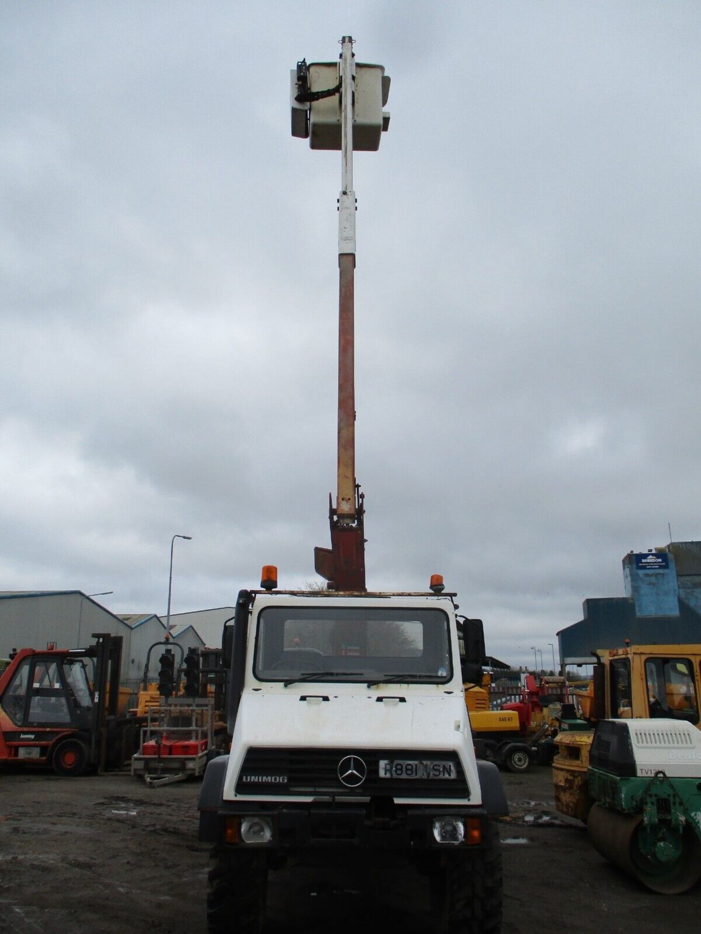 HIGH AND MIGHTY: UNIMOG U100L TURBO CHERRY PICKER, 10.7M PLATFORM - Image 18 of 20