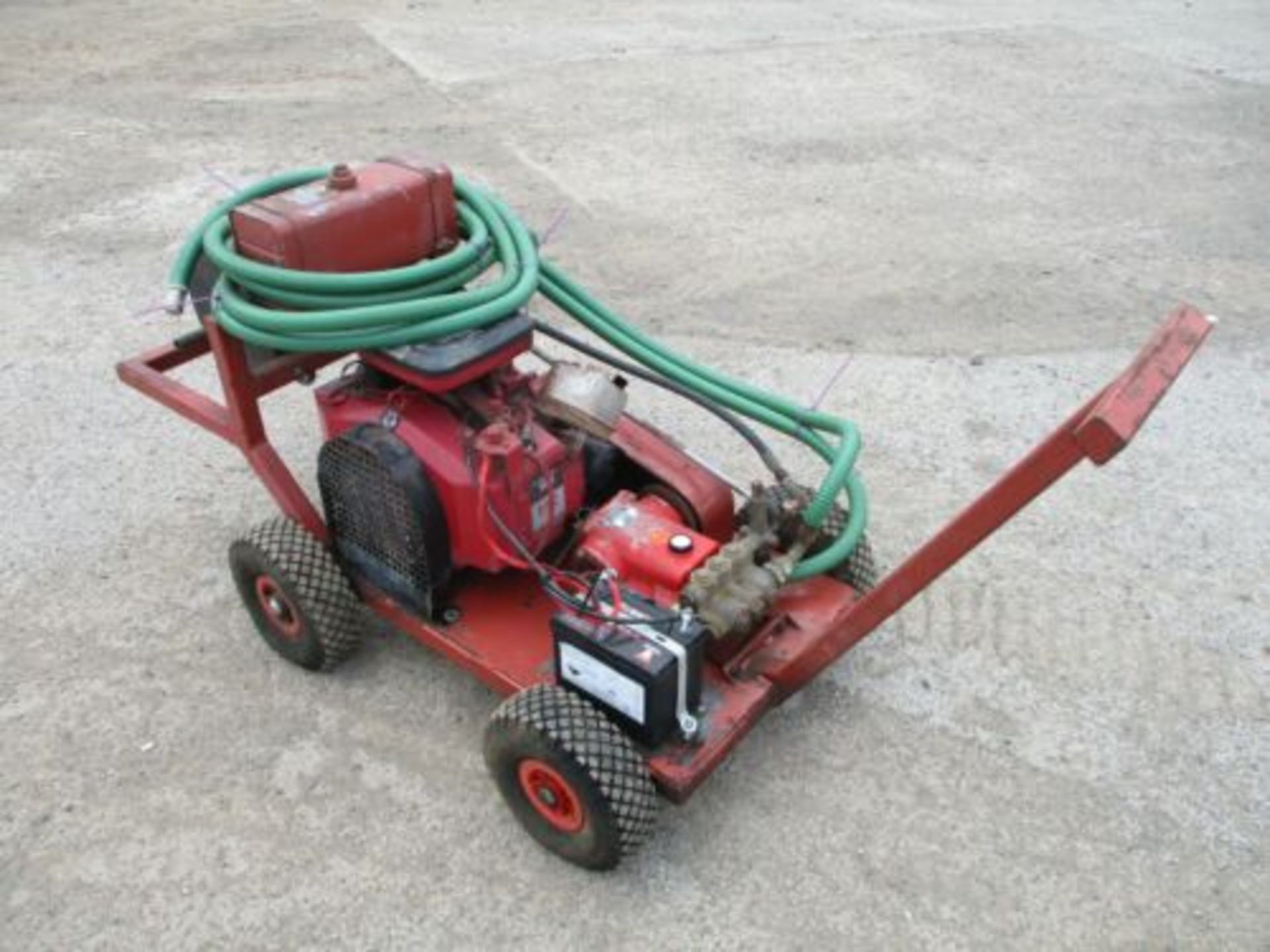 BRIGGS & STRATTON V-TWIN: THE ULTIMATE PRESSURE WASHER - Image 8 of 8