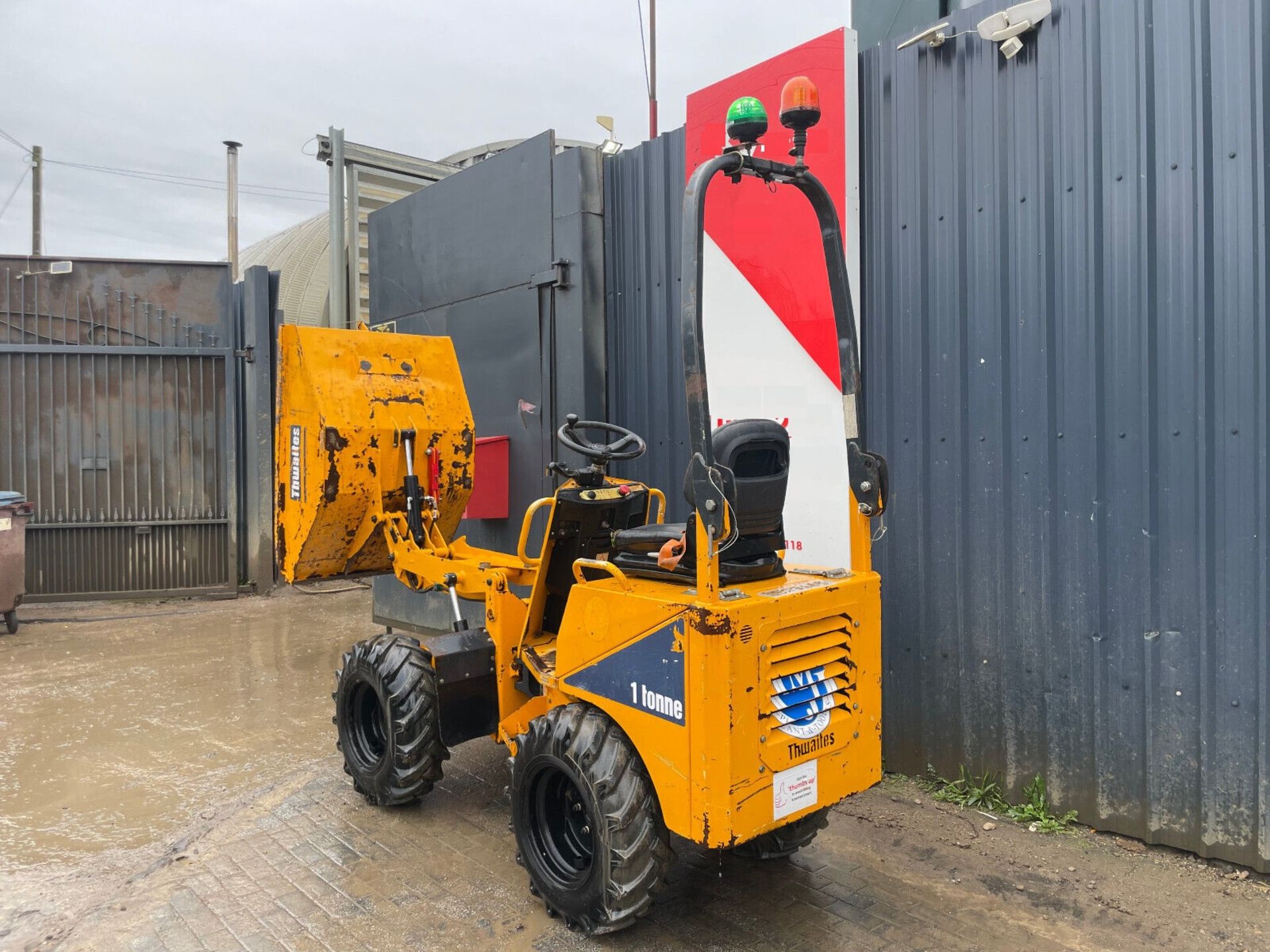 2016 THWAITES 1 TONNE DUMPER: ROBUST PERFORMANCE AND LOW HOURS