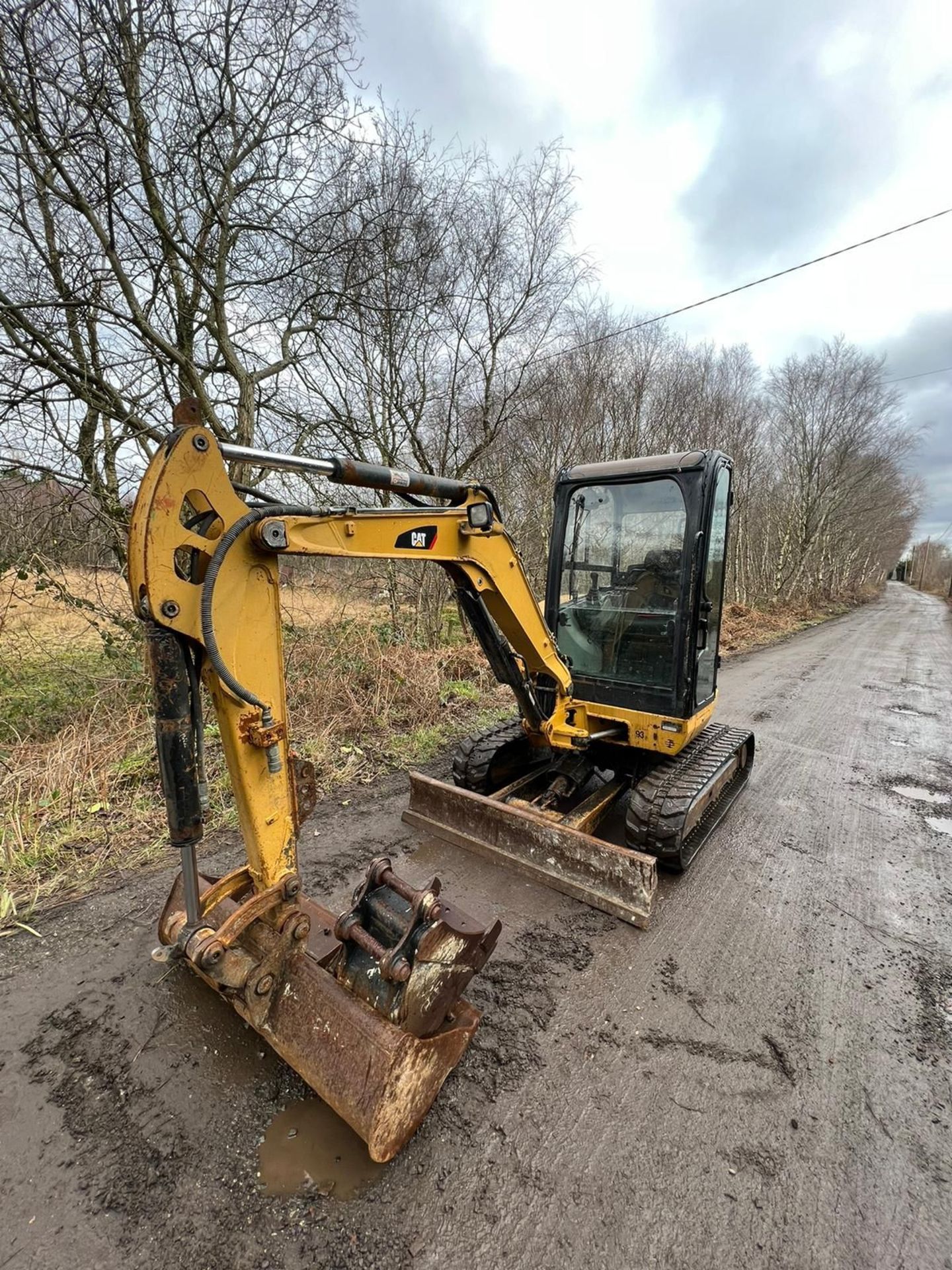 CAT 302.7D MINI DIGGER EXCAVATOR FULL CAB 2.7 TON TRACK MACHINE CATERPILLAR - Image 16 of 18