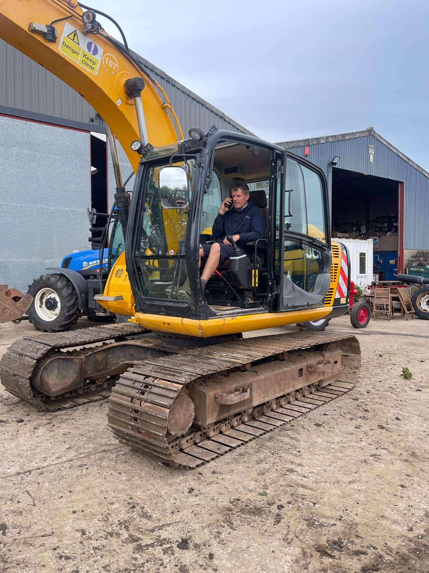 JCB JS130 DIGGER. - Image 7 of 16