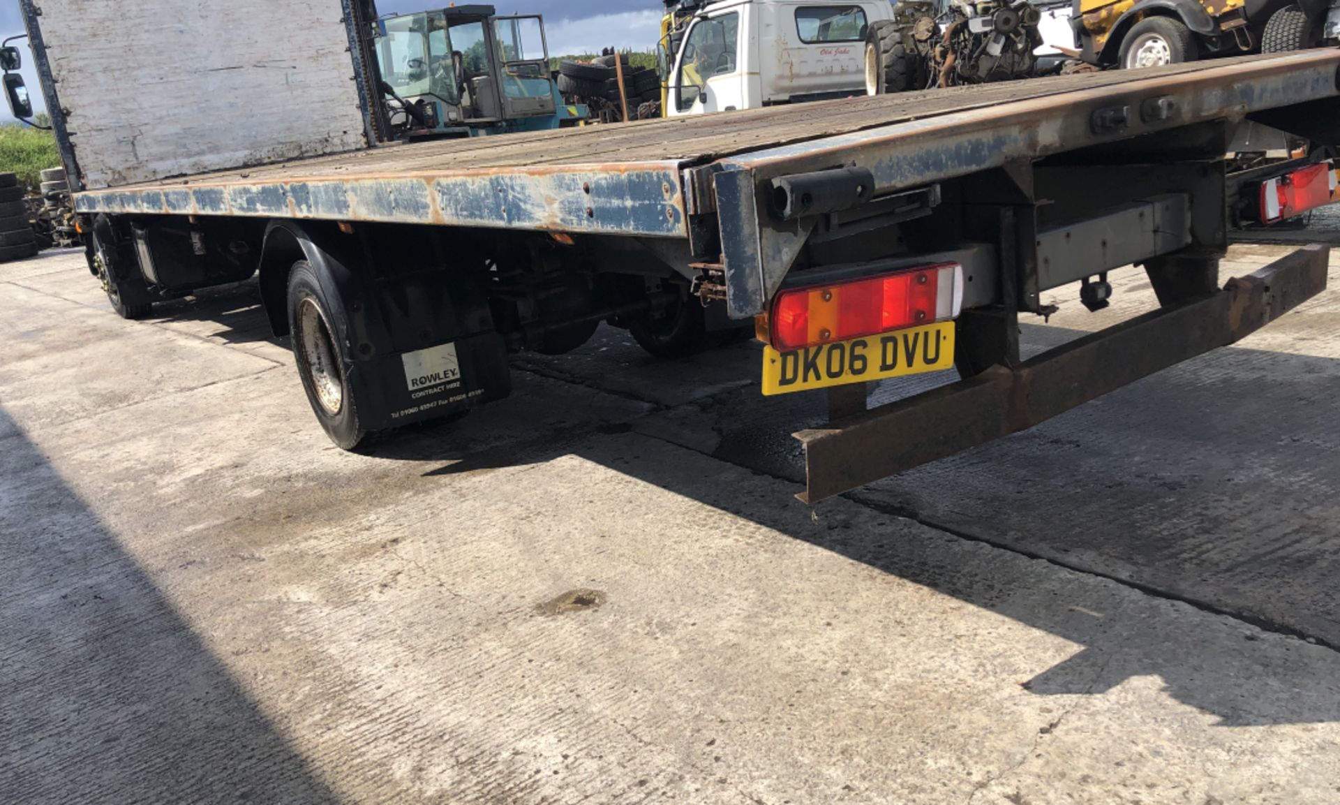 2006 DAF 55 180 LF FLATBED TRUCK - Image 6 of 10