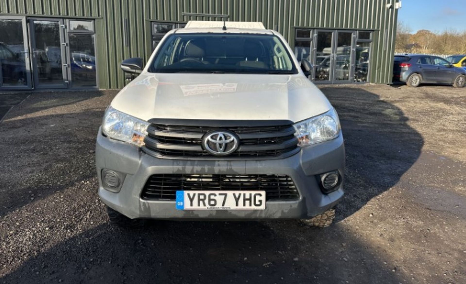 ULTIMATE UTILITY: 67 PLATE TOYOTA HILUX ACTIVE EXTRA CAB - EURO 6 4X4 GEM >>--NO VAT ON HAMMER--<< - Image 3 of 17