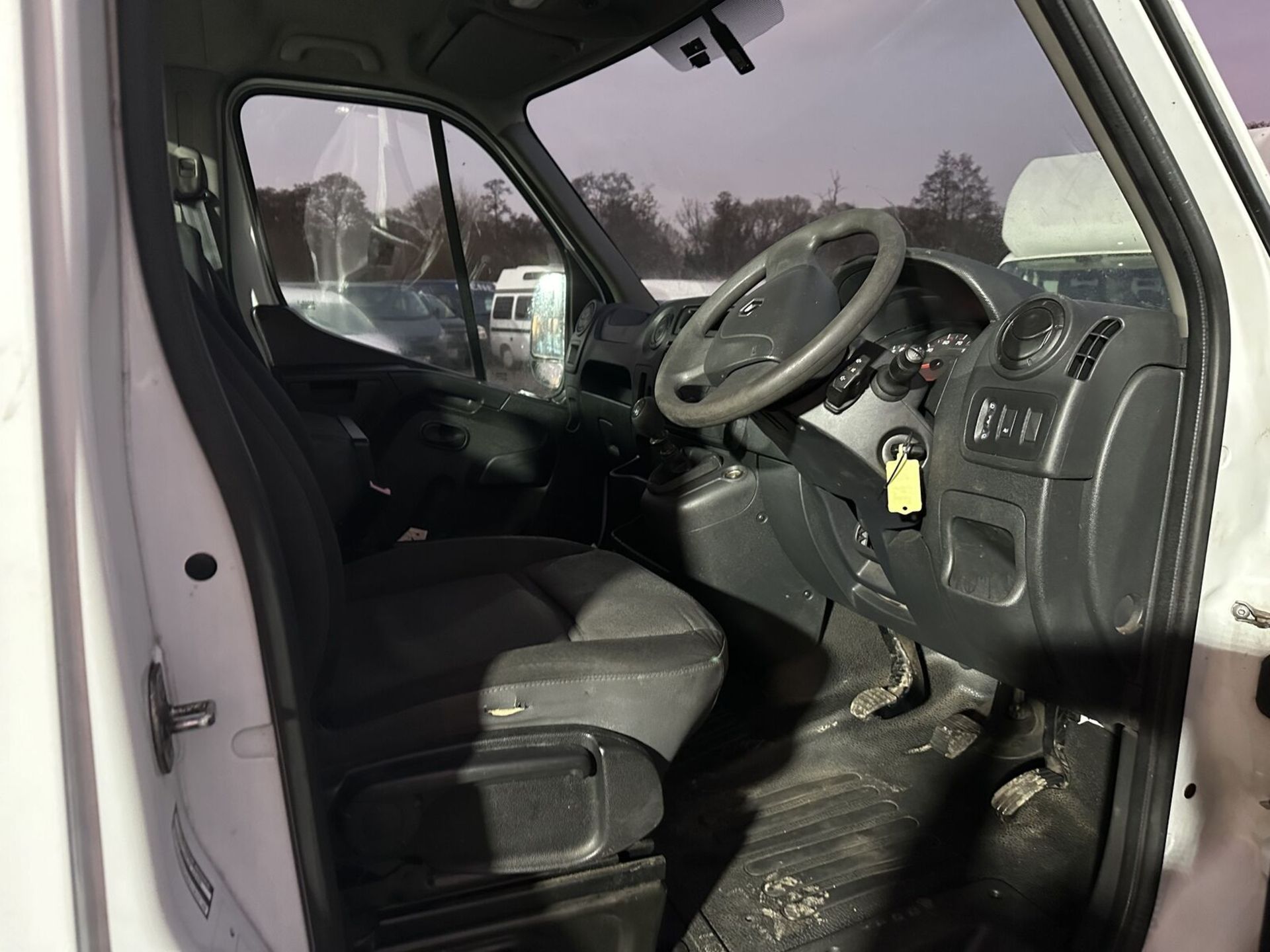 >>--NO VAT ON HAMMER--<< 2019 RENAULT MASTER RECOVERY TRUCK, AMS ALLOY BODY - Image 6 of 11