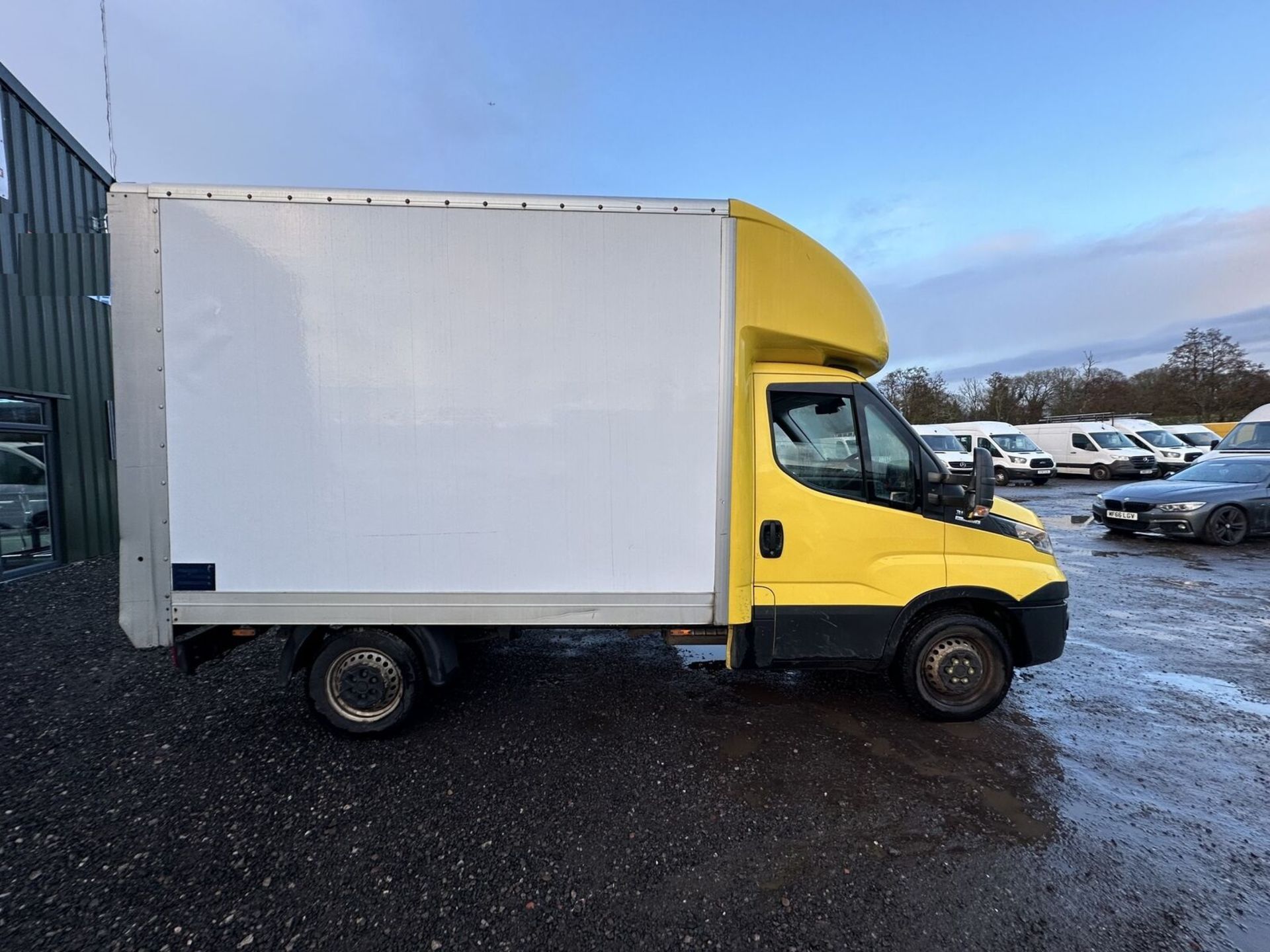 SMOOTH OPERATOR: YELLOW LUTON BOX IVECO DAILY WITH TAIL LIFT - Image 2 of 19