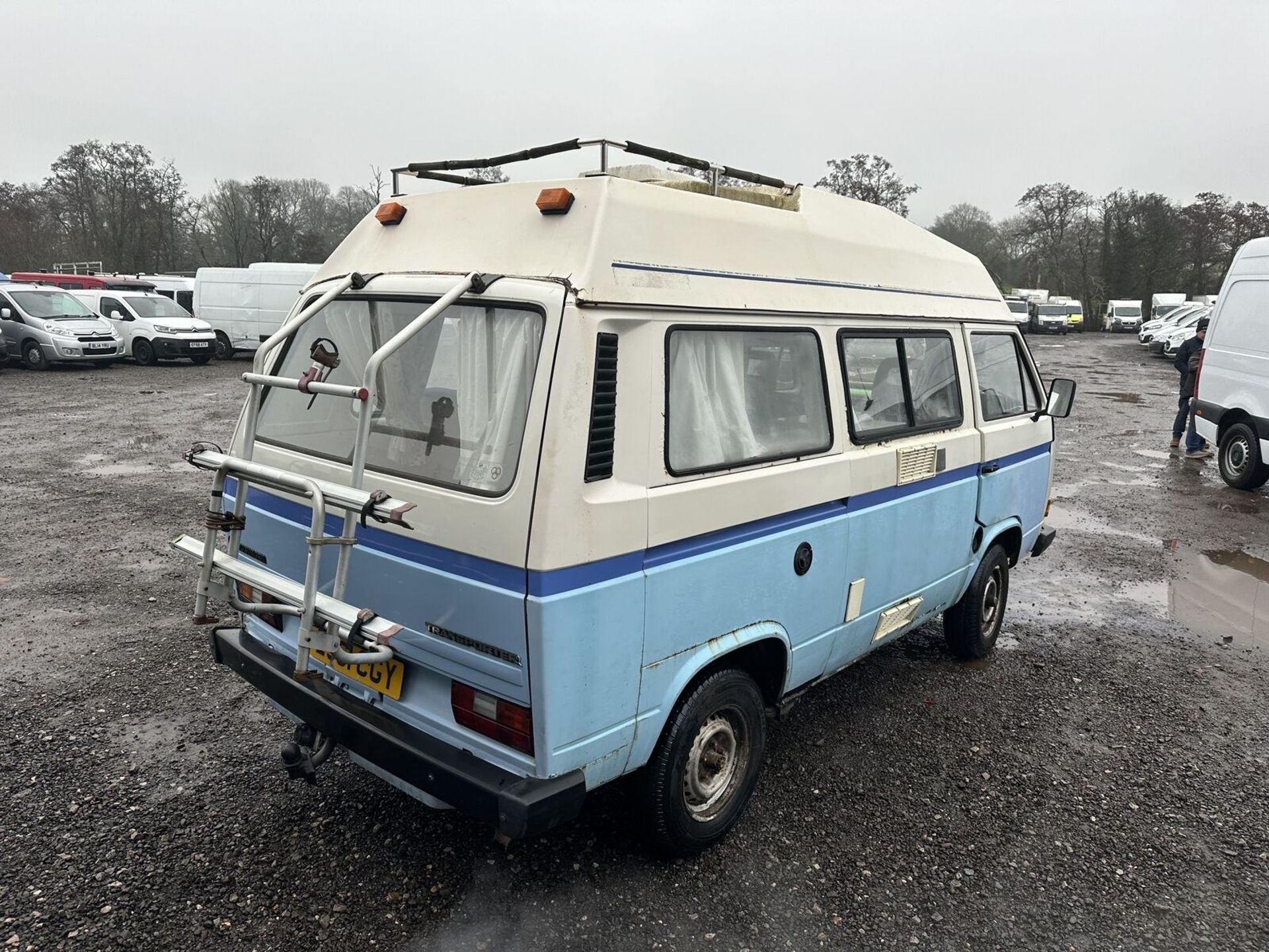 EXPLORE IN STYLE: '87 VW CARAVELLE T2.5 CAMPER VAN >>--NO VAT ON HAMMER--<< - Image 19 of 20