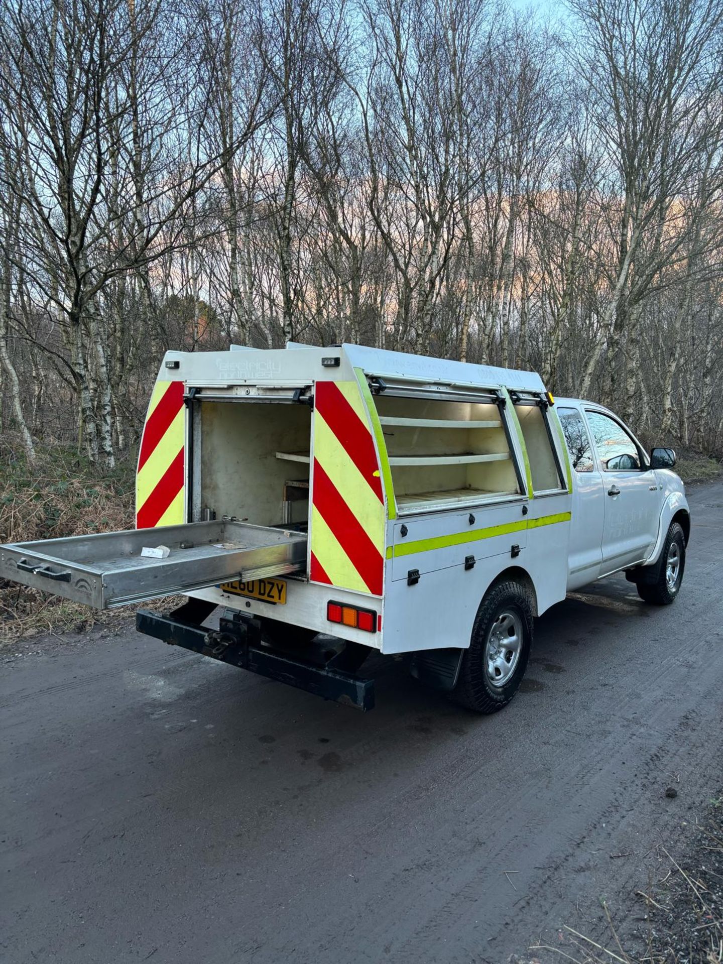 TOYOTA HILUX KING CAB PICKUP TRUCK - Image 7 of 18