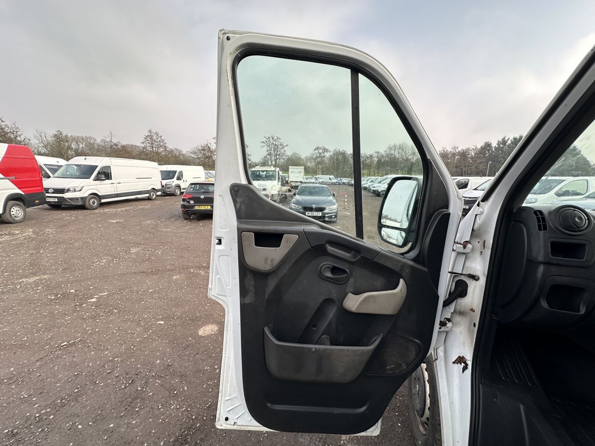 SPARES OR REPAIRS: 2014 VW CADDY MAXI - DSG WINDOW VAN, LOW MILES >>--NO VAT ON HAMMER--<< - Image 16 of 21