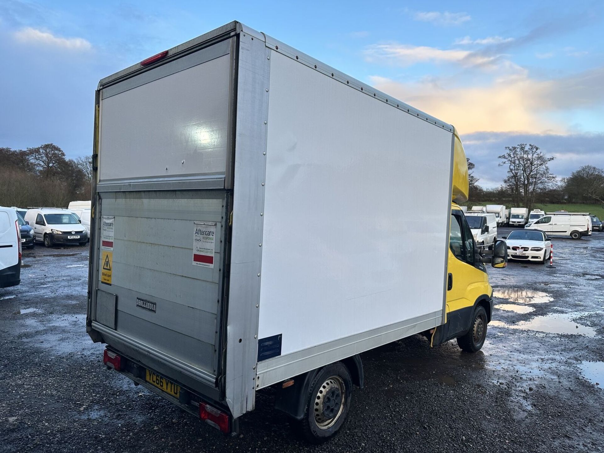 SMOOTH OPERATOR: YELLOW LUTON BOX IVECO DAILY WITH TAIL LIFT - Image 8 of 19