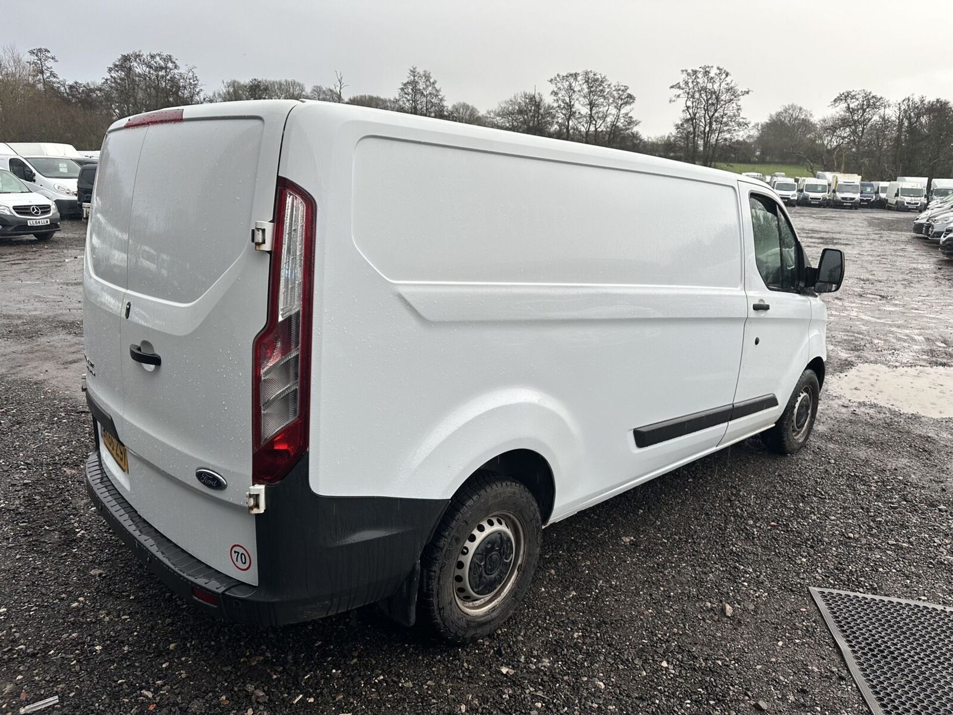 SMOOTH RIDE: 66 PLATE FORD TRANSIT CUSTOM EURO 6 >>--NO VAT ON HAMMER--<< - Image 5 of 19