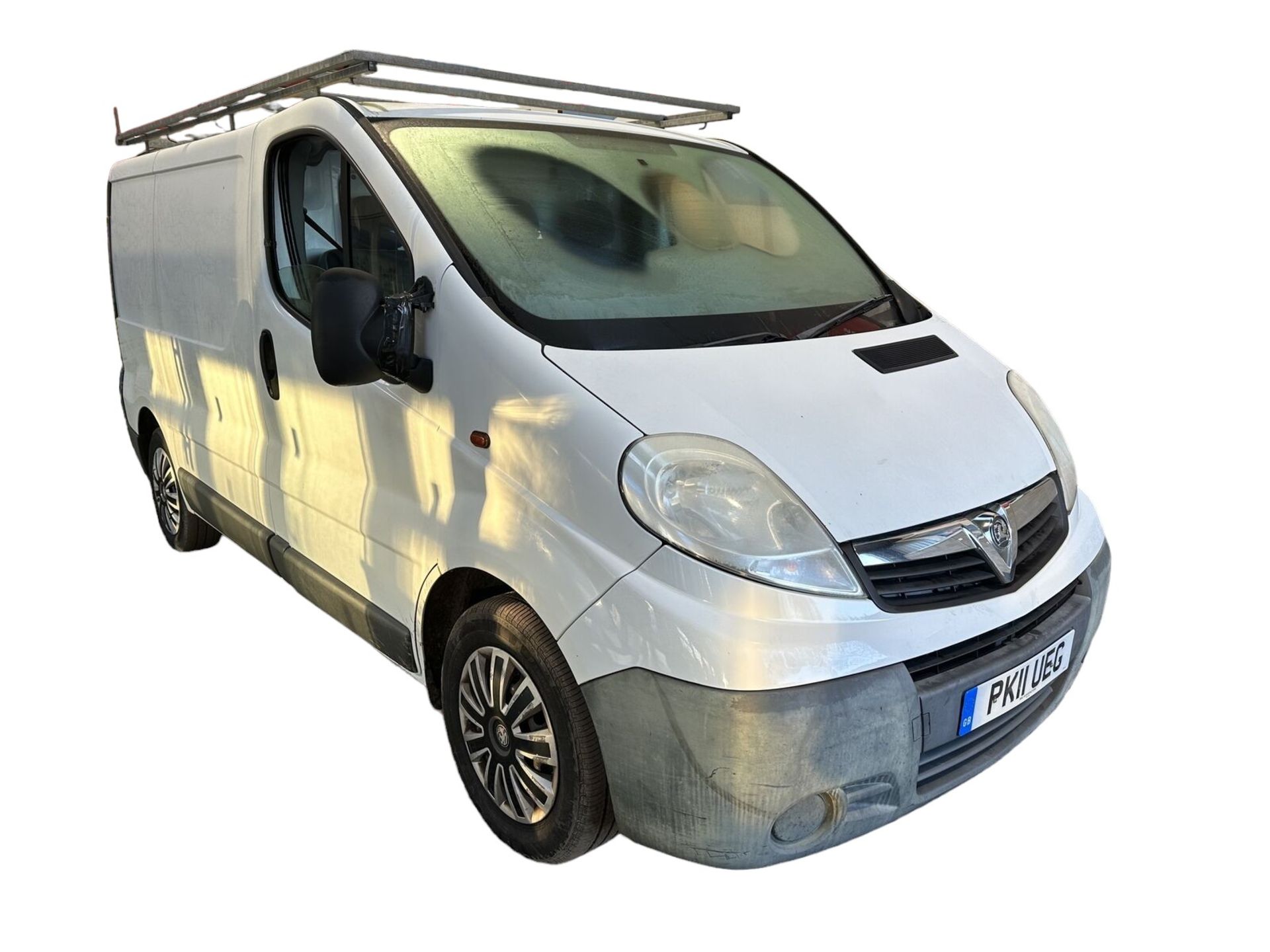 ADVENTURE AWAITS: VAUXHALL VIVARO DAY VAN - CAMPER >>--NO VAT ON HAMMER--<<