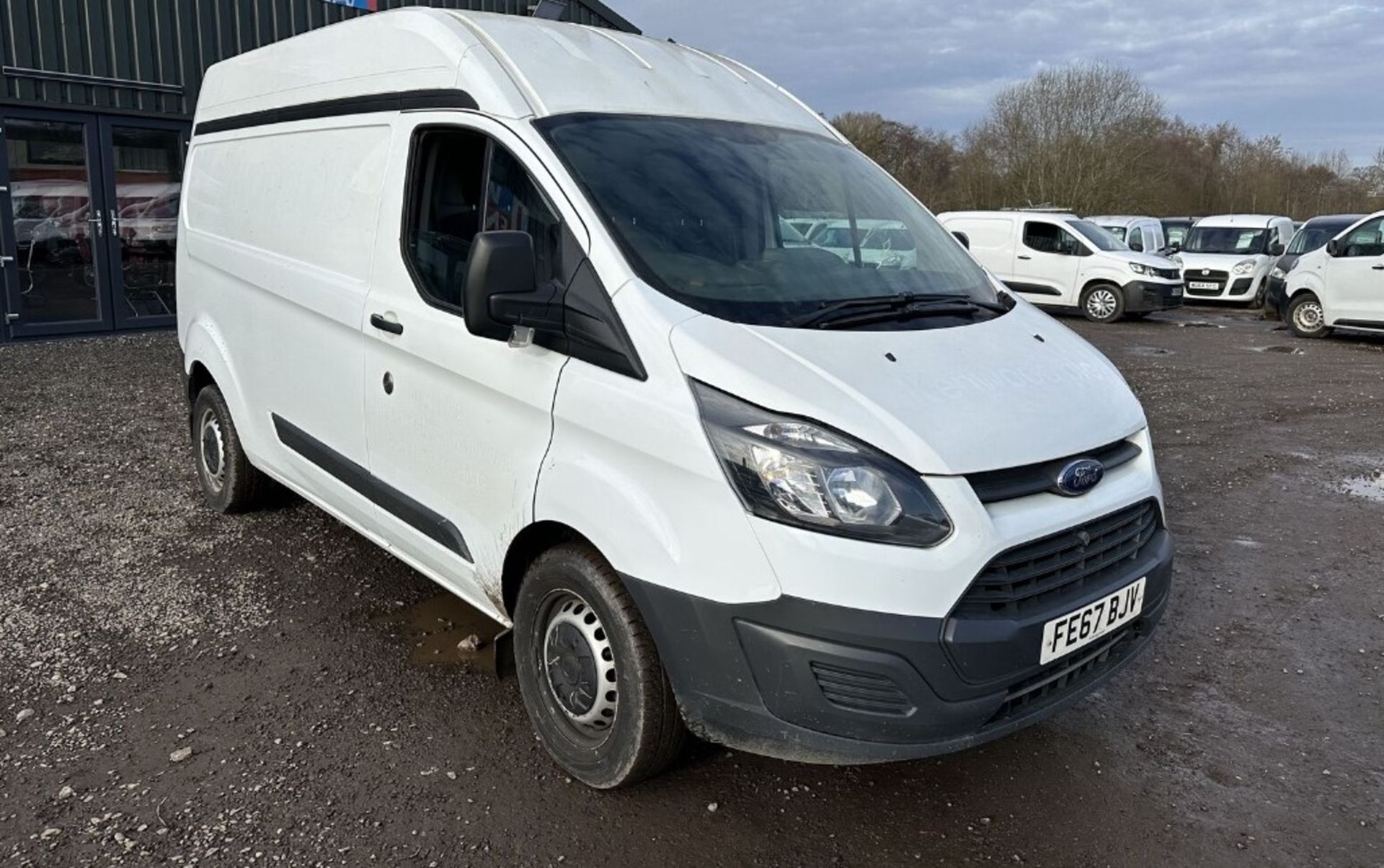 TRUSTY TRAVELER: '67 FORD TRANSIT CUSTOM 340 L2 TDCI