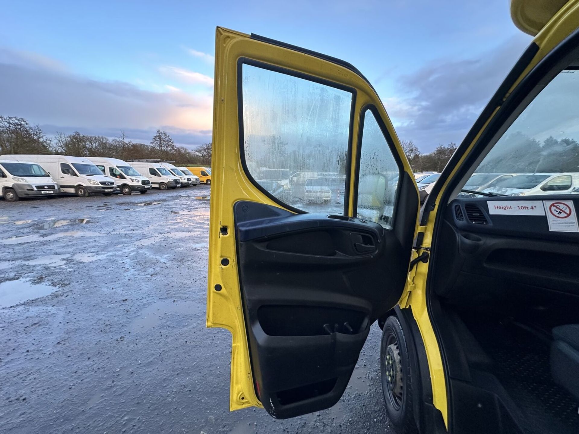 SMOOTH OPERATOR: YELLOW LUTON BOX IVECO DAILY WITH TAIL LIFT - Image 12 of 19