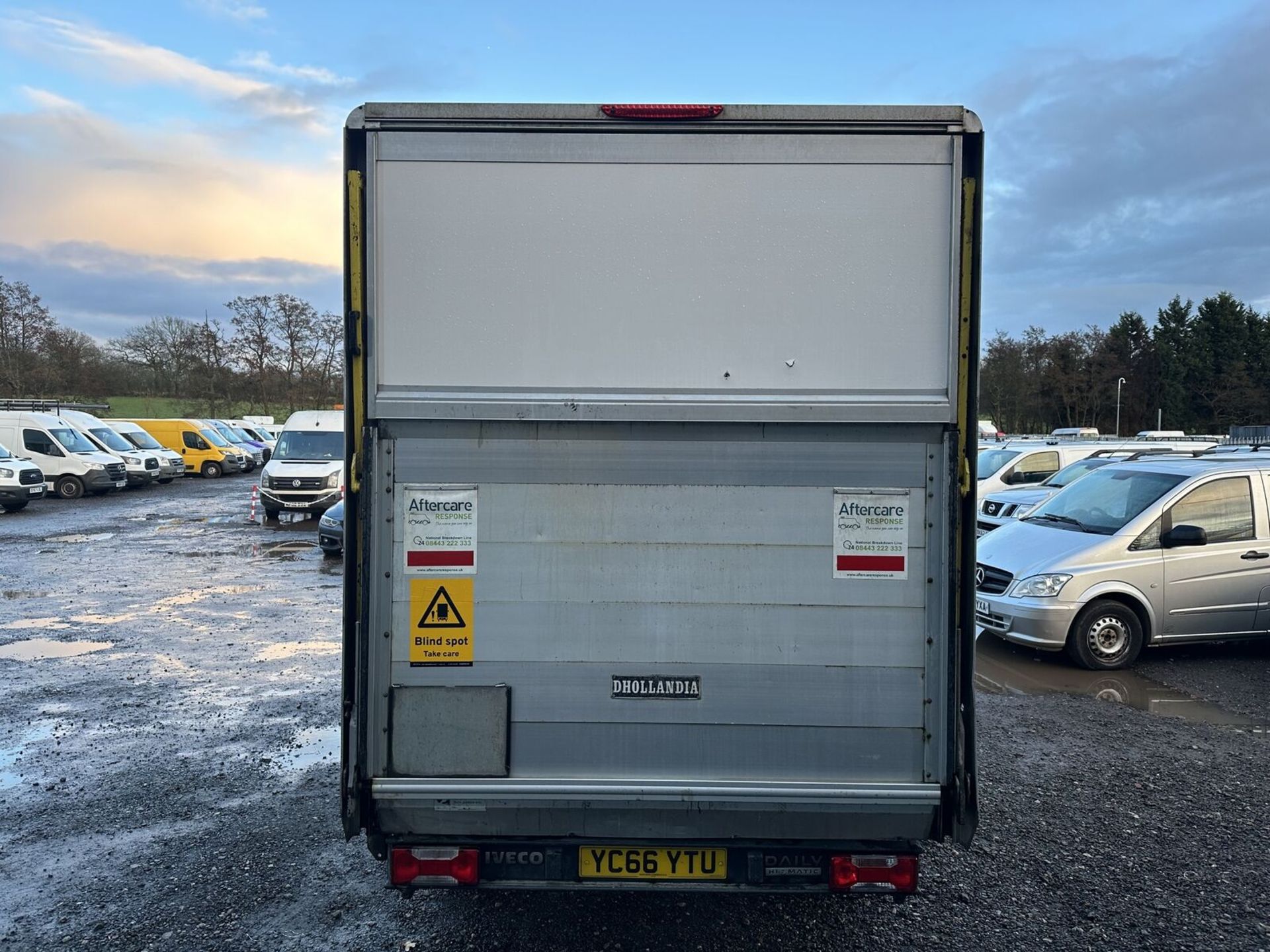 SMOOTH OPERATOR: YELLOW LUTON BOX IVECO DAILY WITH TAIL LIFT - Image 7 of 19