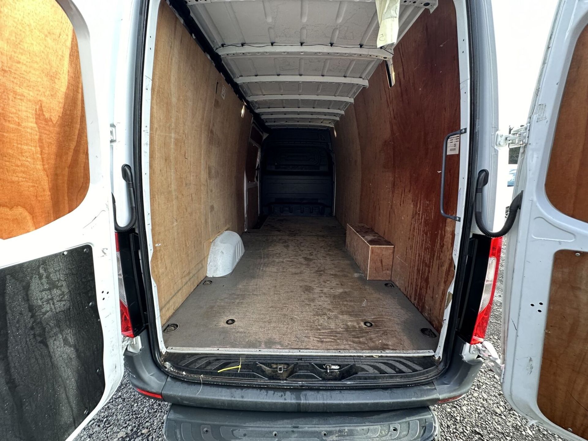 PRACTICAL POWERHOUSE: 2021 MERCEDES SPRINTER 315CDI RWD - Image 4 of 12