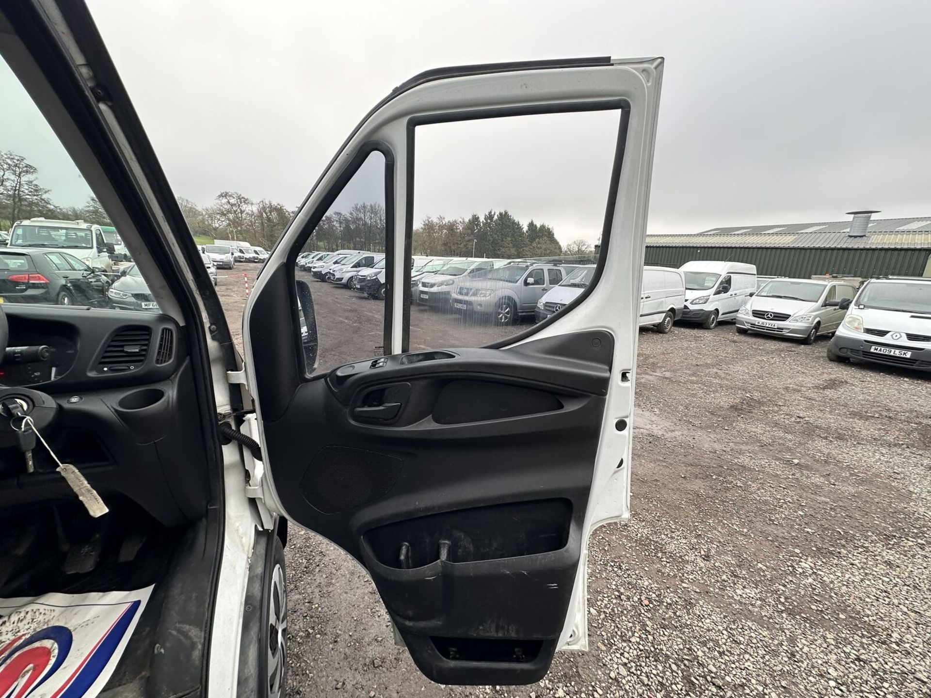 TURBO TROUBLE: 2018 IVECO DAILY HIGH ROOF VAN - ULEZ EURO 6 DEAL - Image 17 of 18