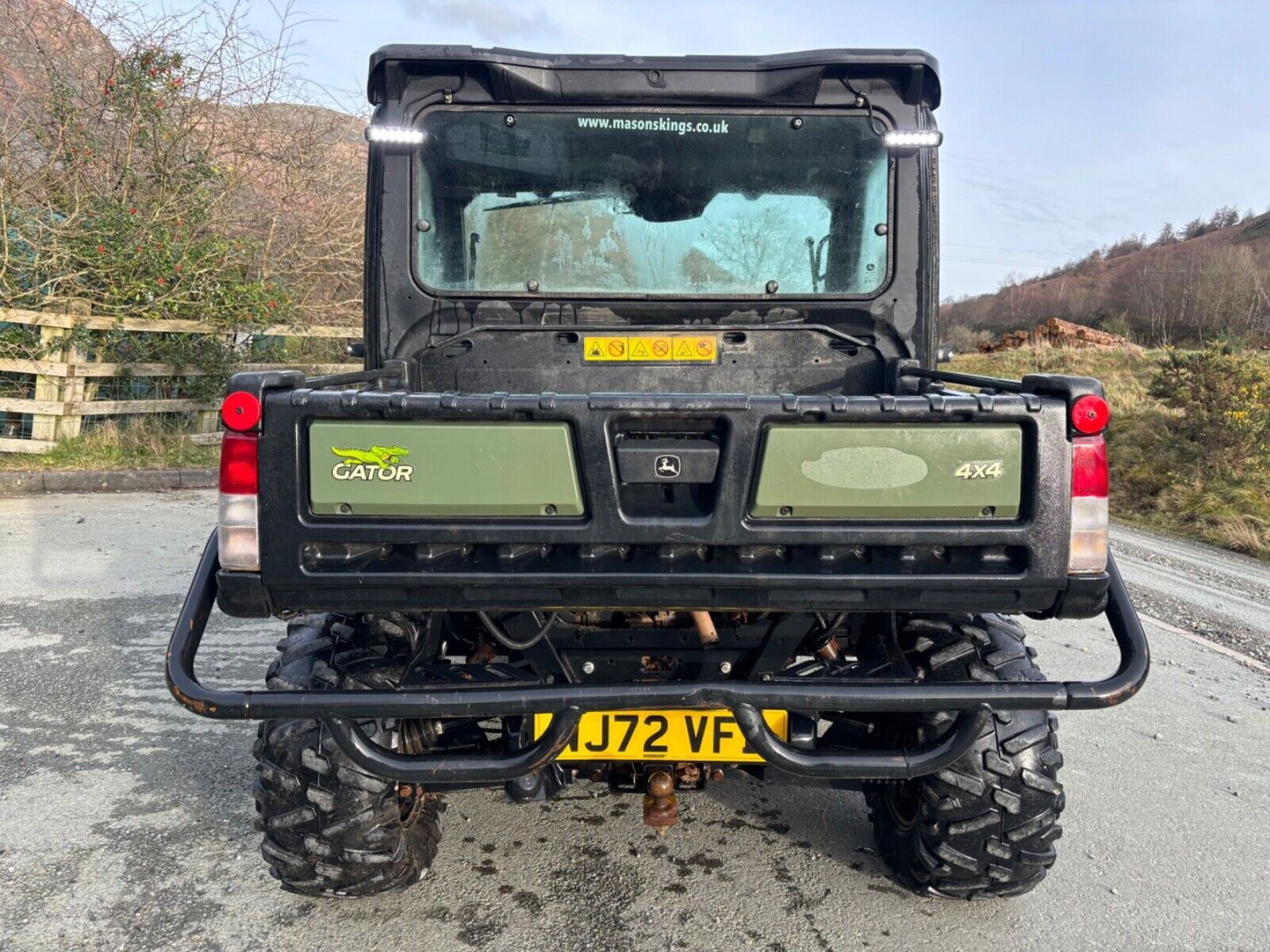 2022 JOHN DEERE GATOR 865M IS TOP OF THE RANGE - Image 13 of 14