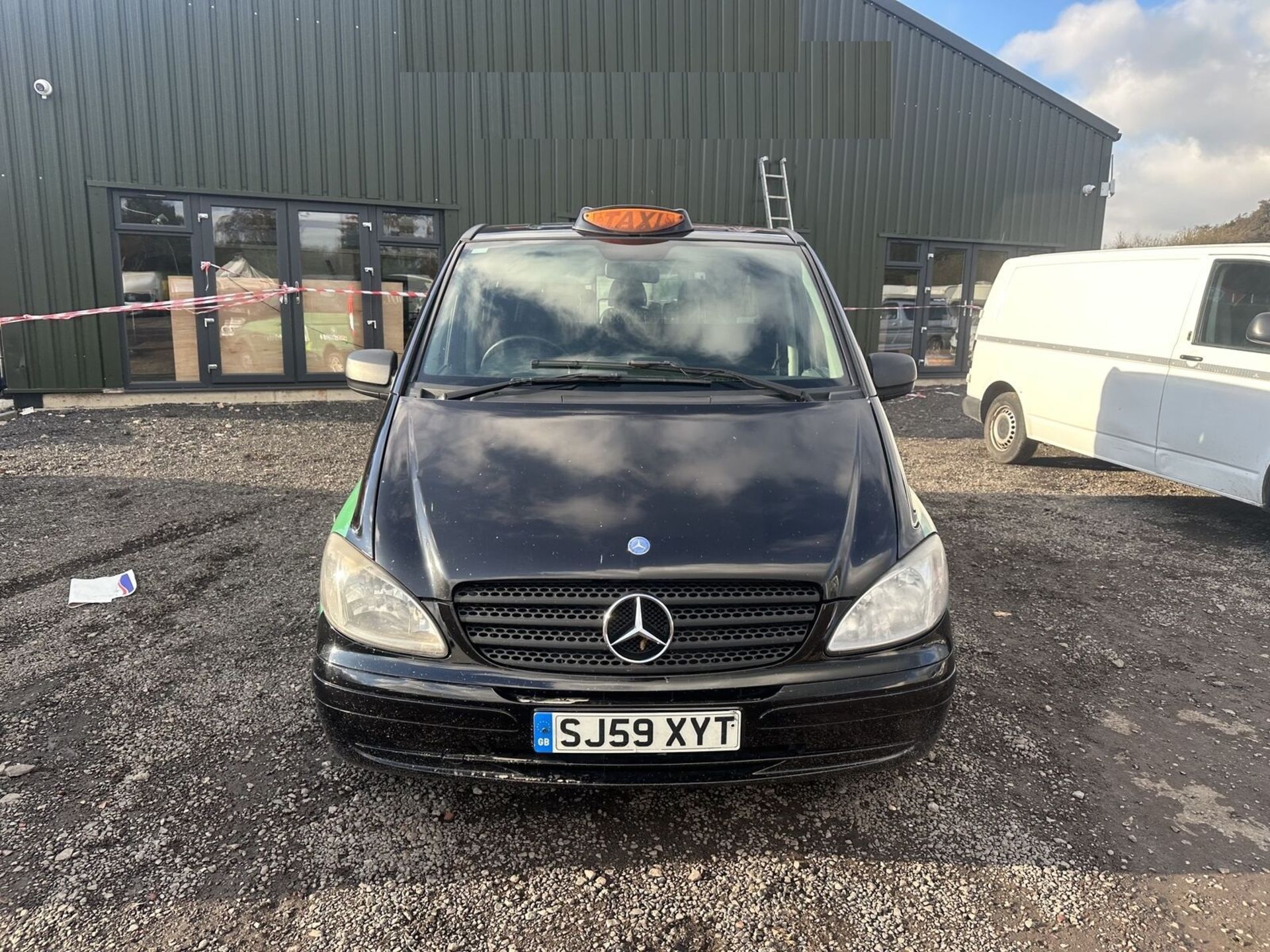 ELEGANT BLACK MERCEDES VITO TRAVELINER: PERFECT FOR FAMILY TRIPS >>--NO VAT ON HAMMER--<< - Image 2 of 17