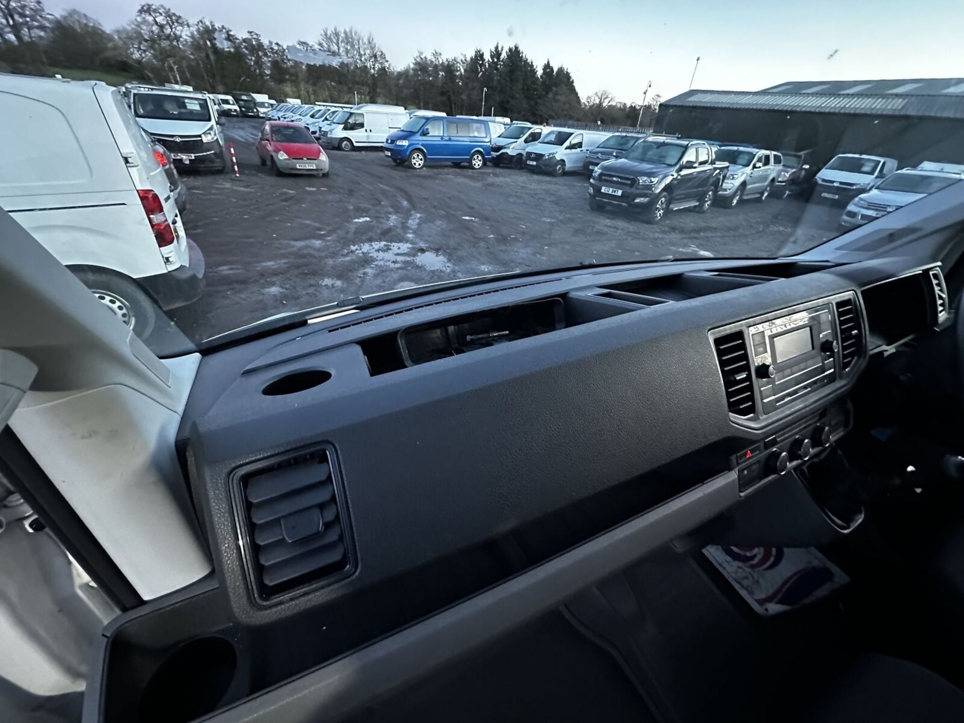CLEAR AND CAPABLE: VOLKSWAGEN CRAFTER CR35 STARTLINE 2.0 TDI PANEL VAN - Image 13 of 14
