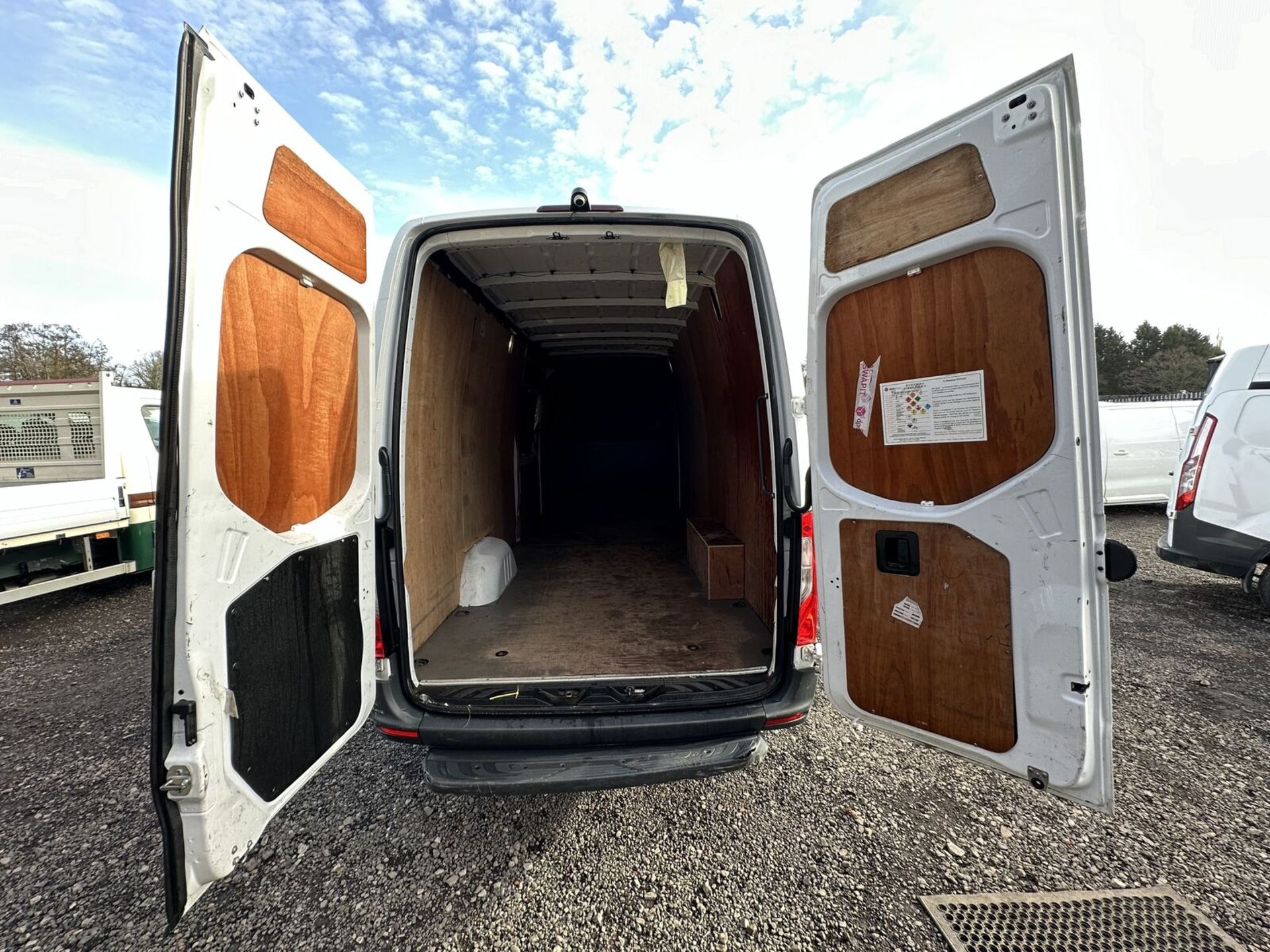 PRACTICAL POWERHOUSE: 2021 MERCEDES SPRINTER 315CDI RWD - Image 5 of 12