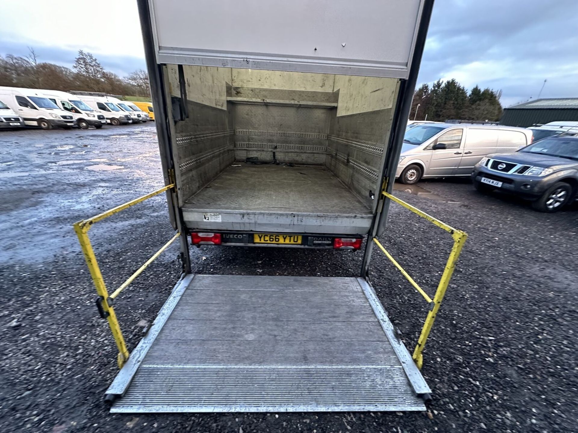 SMOOTH OPERATOR: YELLOW LUTON BOX IVECO DAILY WITH TAIL LIFT - Image 10 of 19