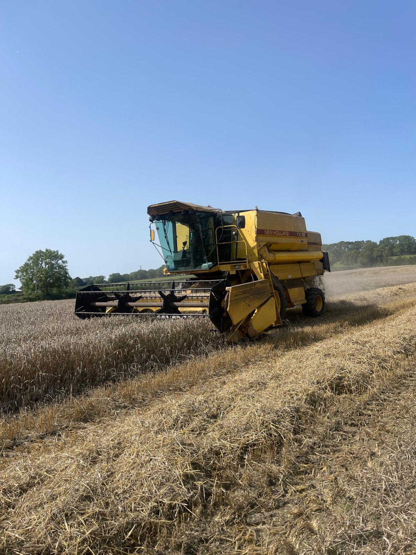 NEW HOLLAND TX32 COMBINE - Bild 3 aus 19