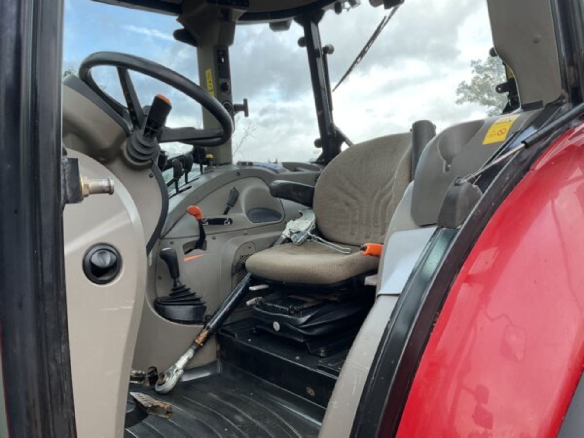 YEAR 2015 – 65 REG CASE IH 115C FARMALL - Image 9 of 10