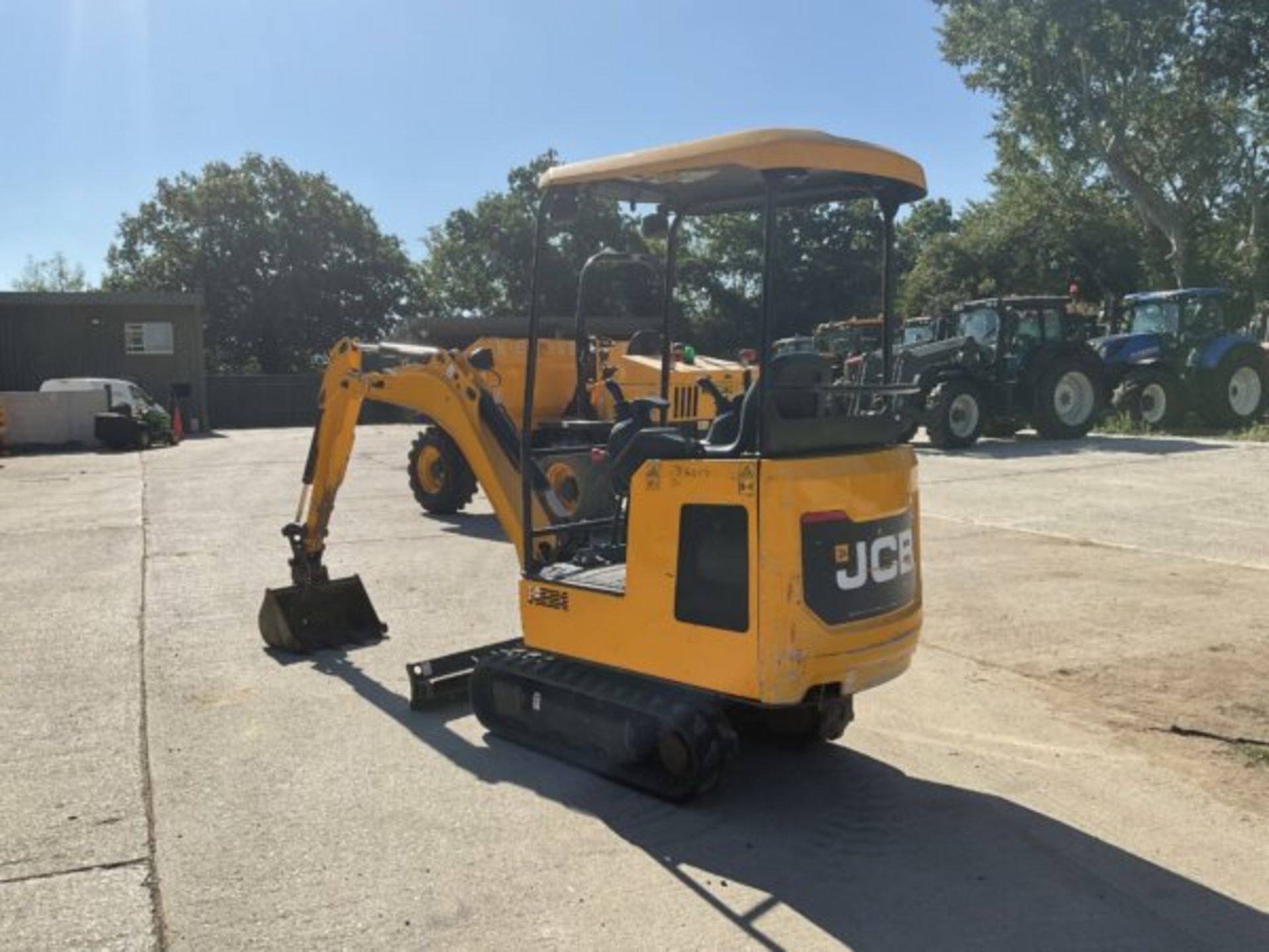 YEAR 2019. 857 HOURS. JCB 15 C-1 - Image 3 of 8