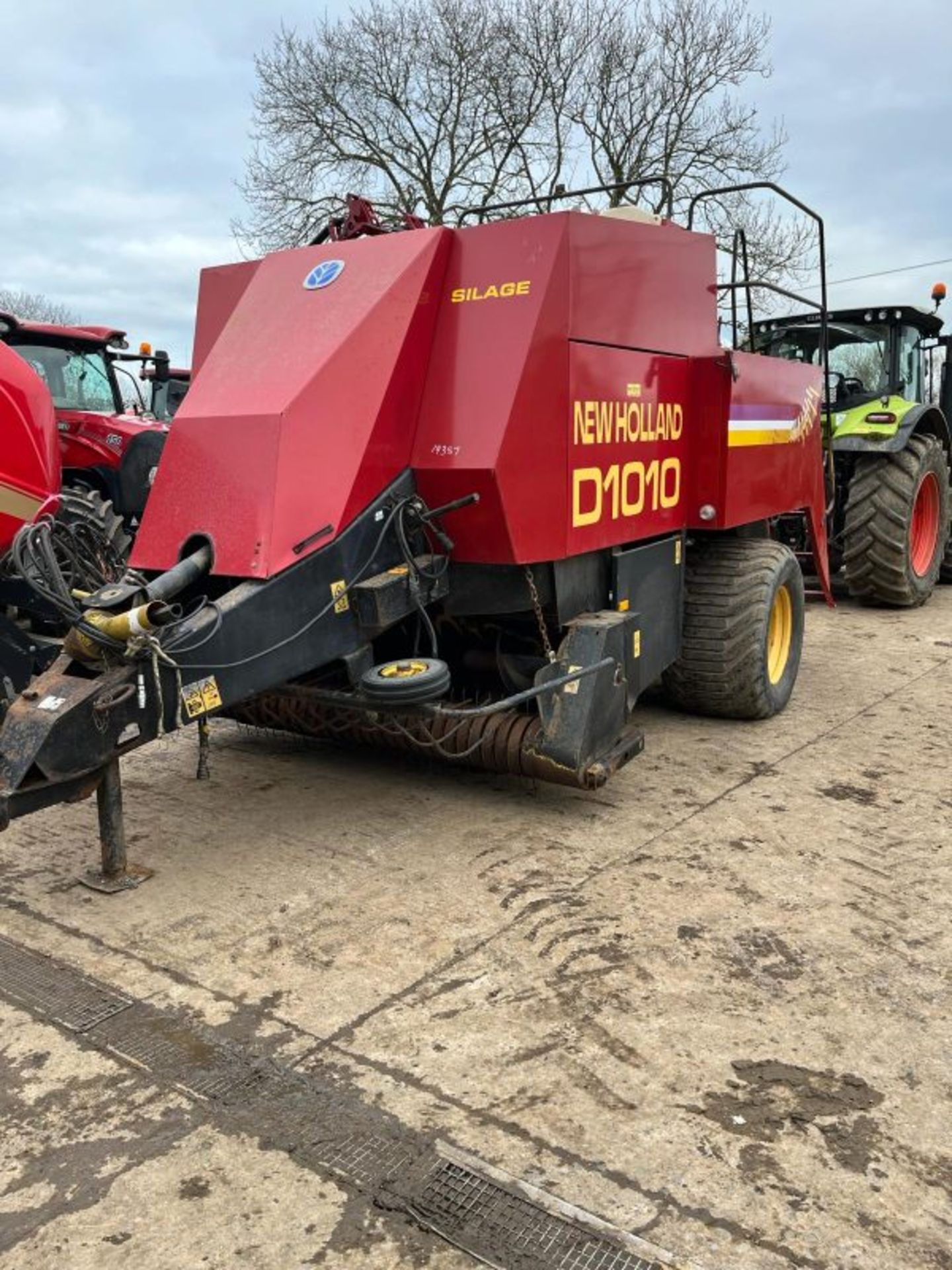 NEW HOLLAND D1010 BIG SQUARE BALER