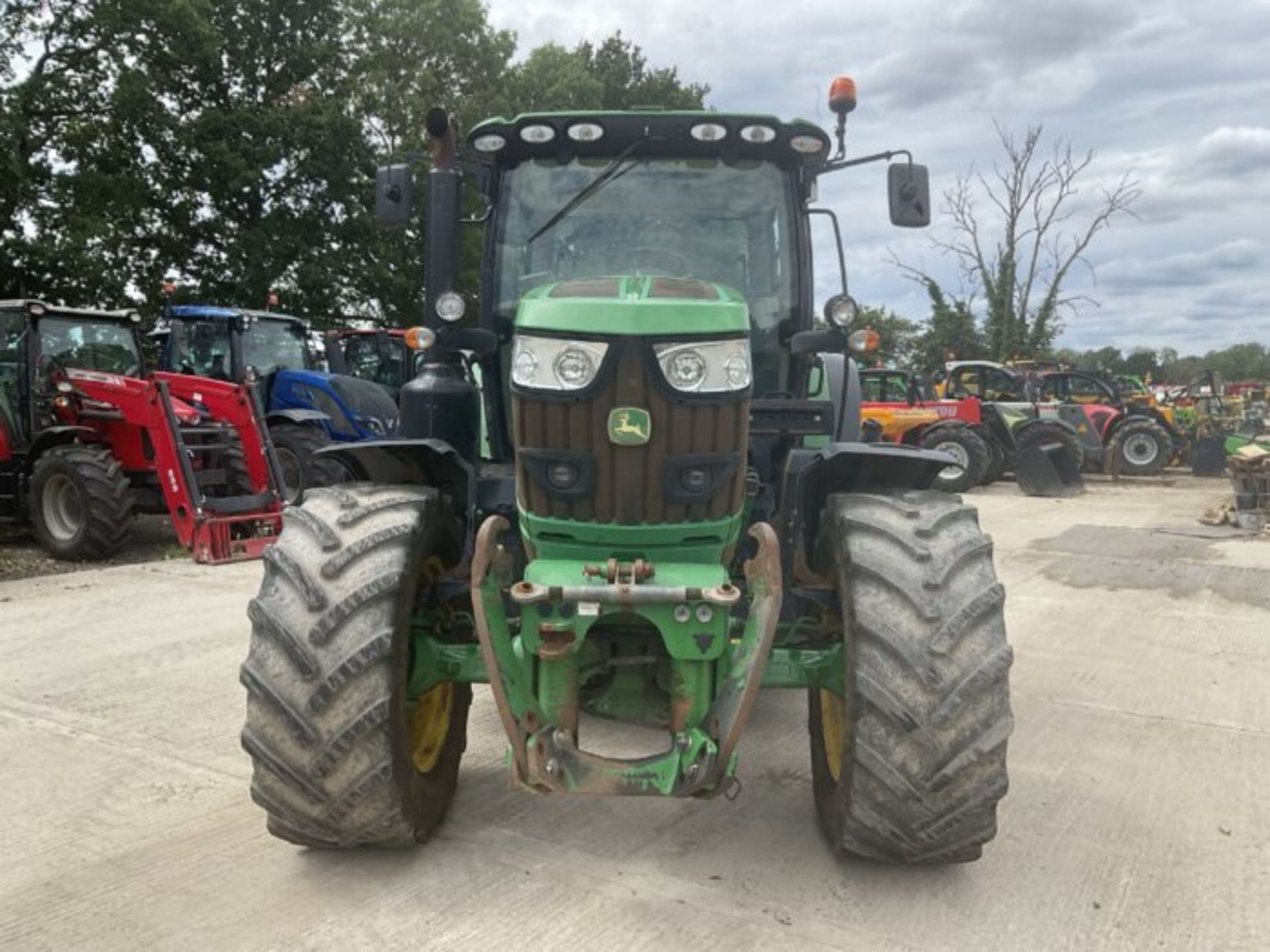 JOHN DEERE 6145R - Bild 2 aus 12