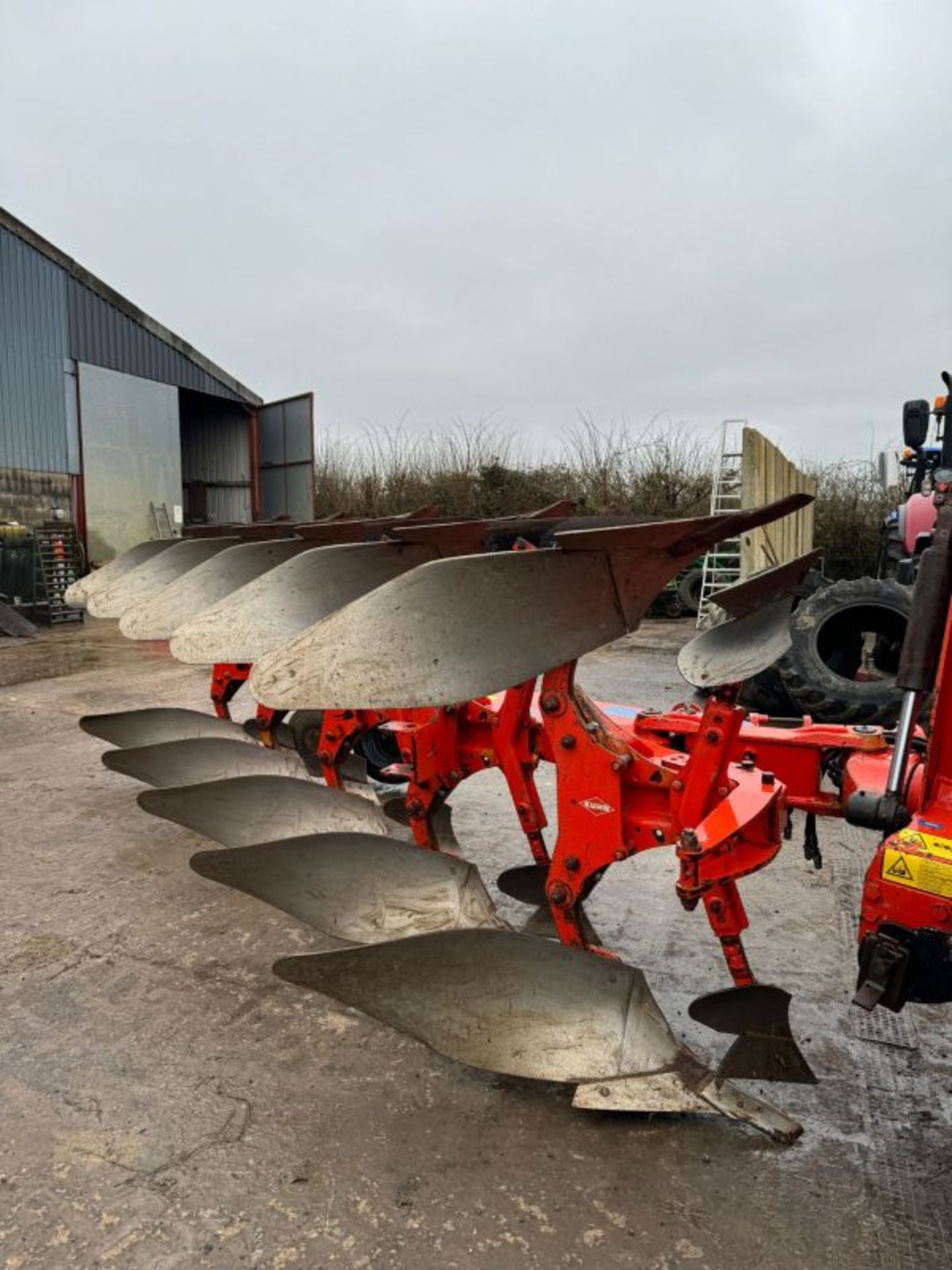 KUHN MM121, 5 FURROW PLOUGH - Image 9 of 9