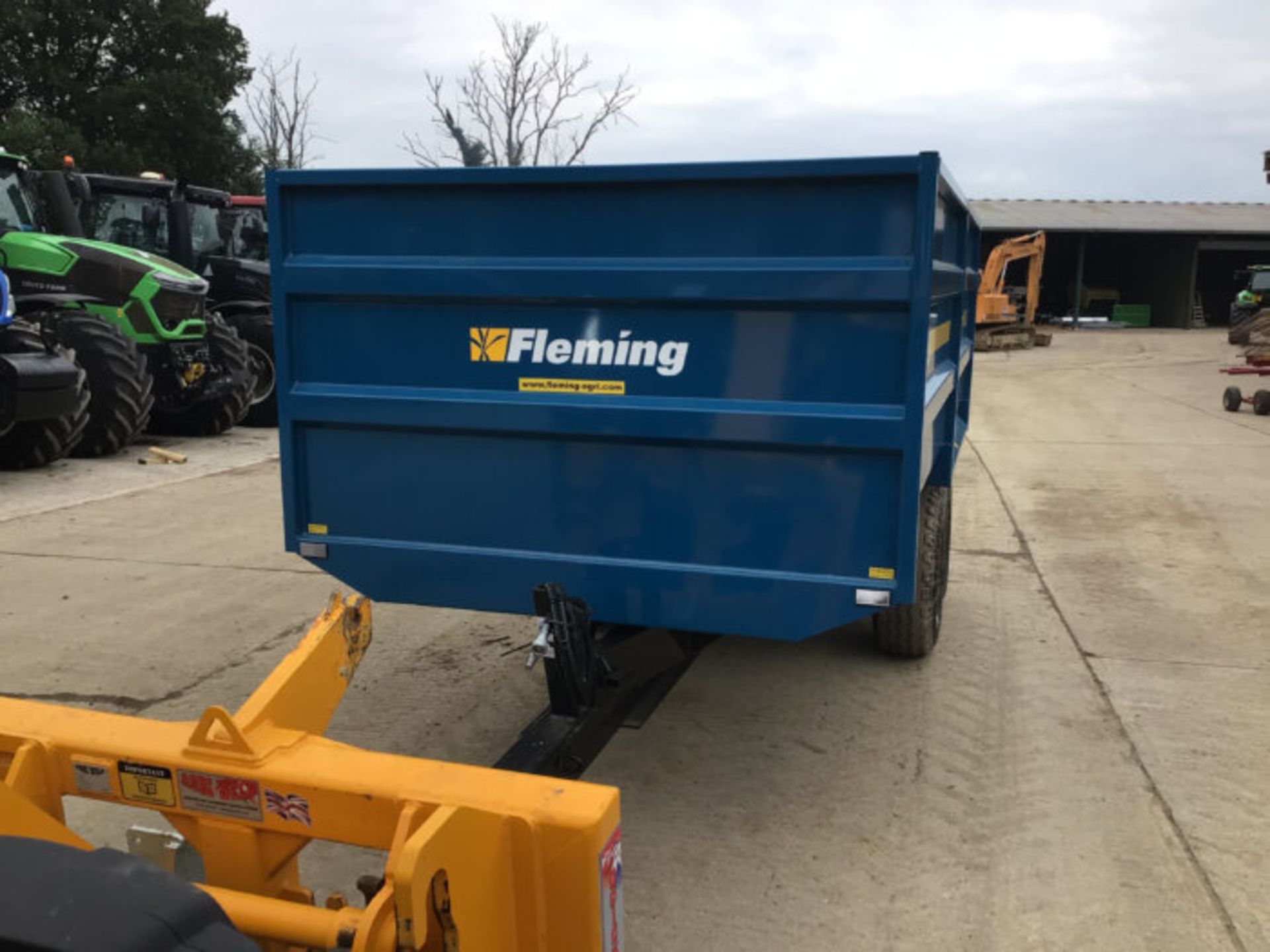 FLEMING TR8 8 TON TIPPING TRAILER - Image 5 of 7