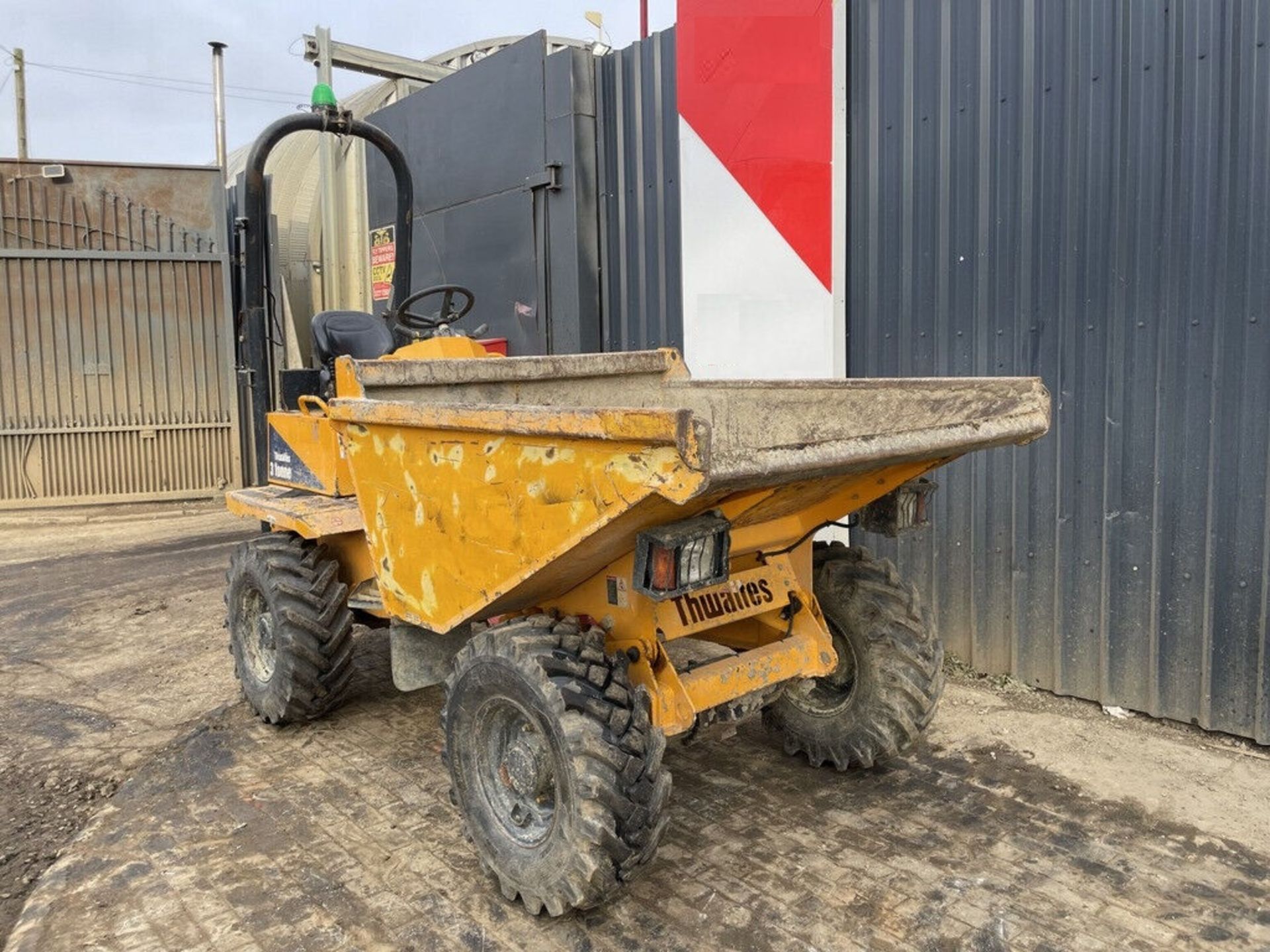 EFFICIENT EARTHMOVER: 2018 THWAITES 3 TONNE HYDROSTATIC DUMPER - Image 3 of 8