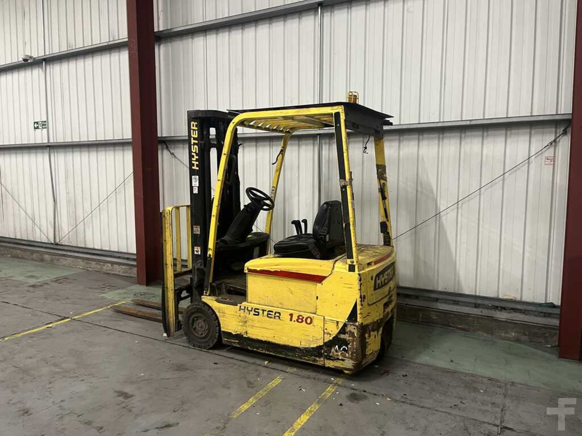 ELECTRIC - 3 WHEELS HYSTER J1.80XMT *CHARGER INCLUDED - Image 4 of 7