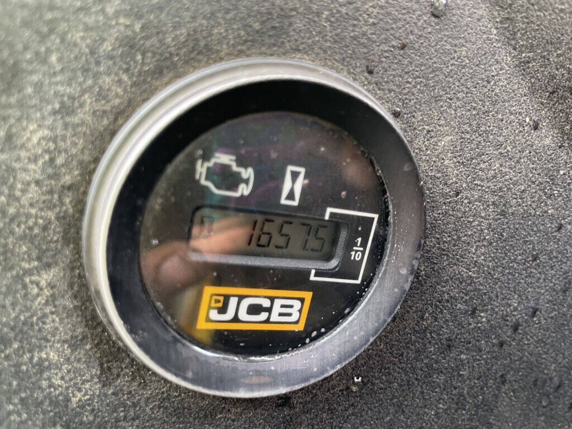 EXPERIENCE POWER: 2018 JCB 15 C-1 WITH BLADE FEATURE - Image 6 of 11