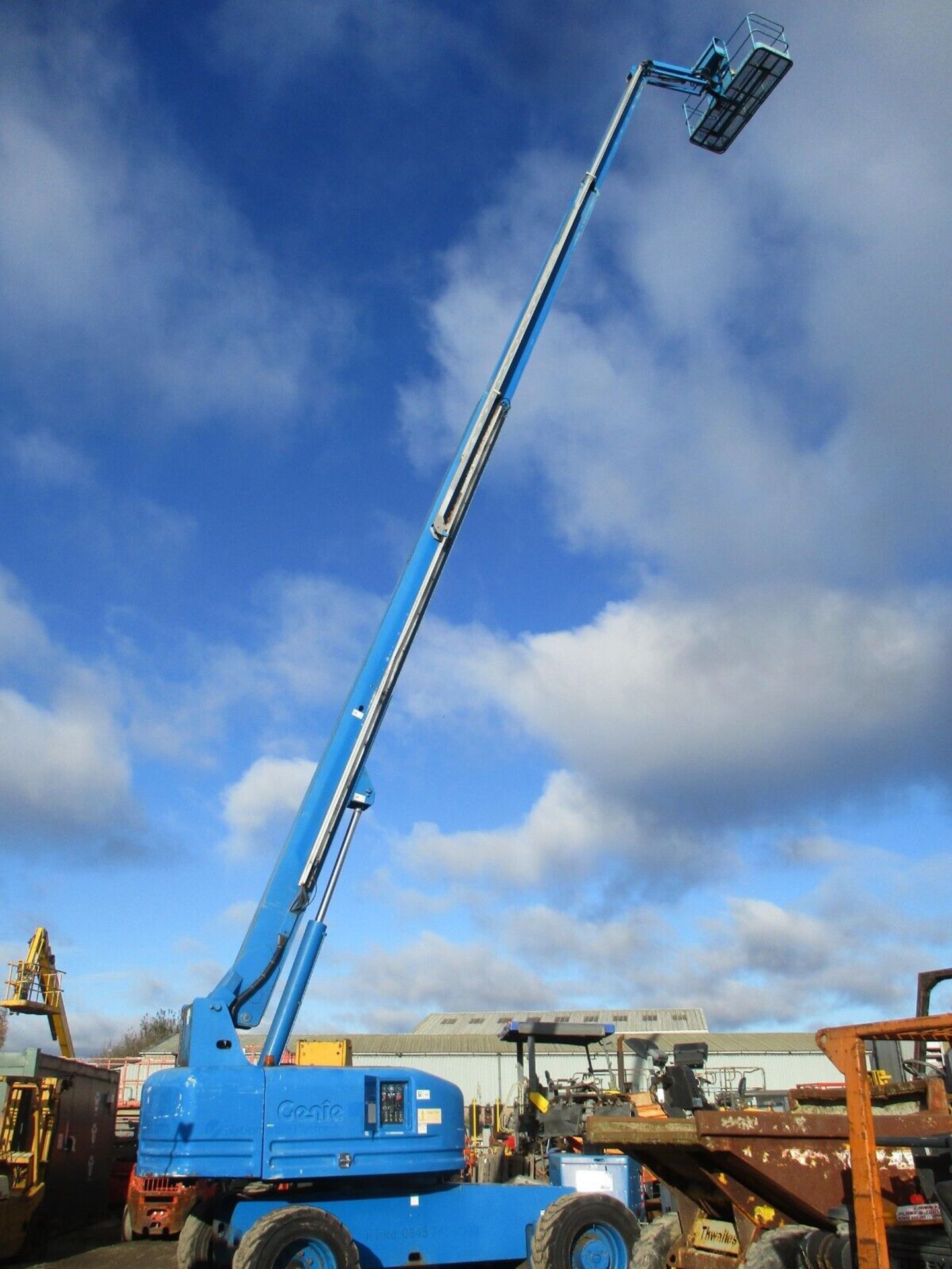 GENIE S85: SOARING HEIGHTS WITH 27.9M CHERRY PICKER - Bild 12 aus 13