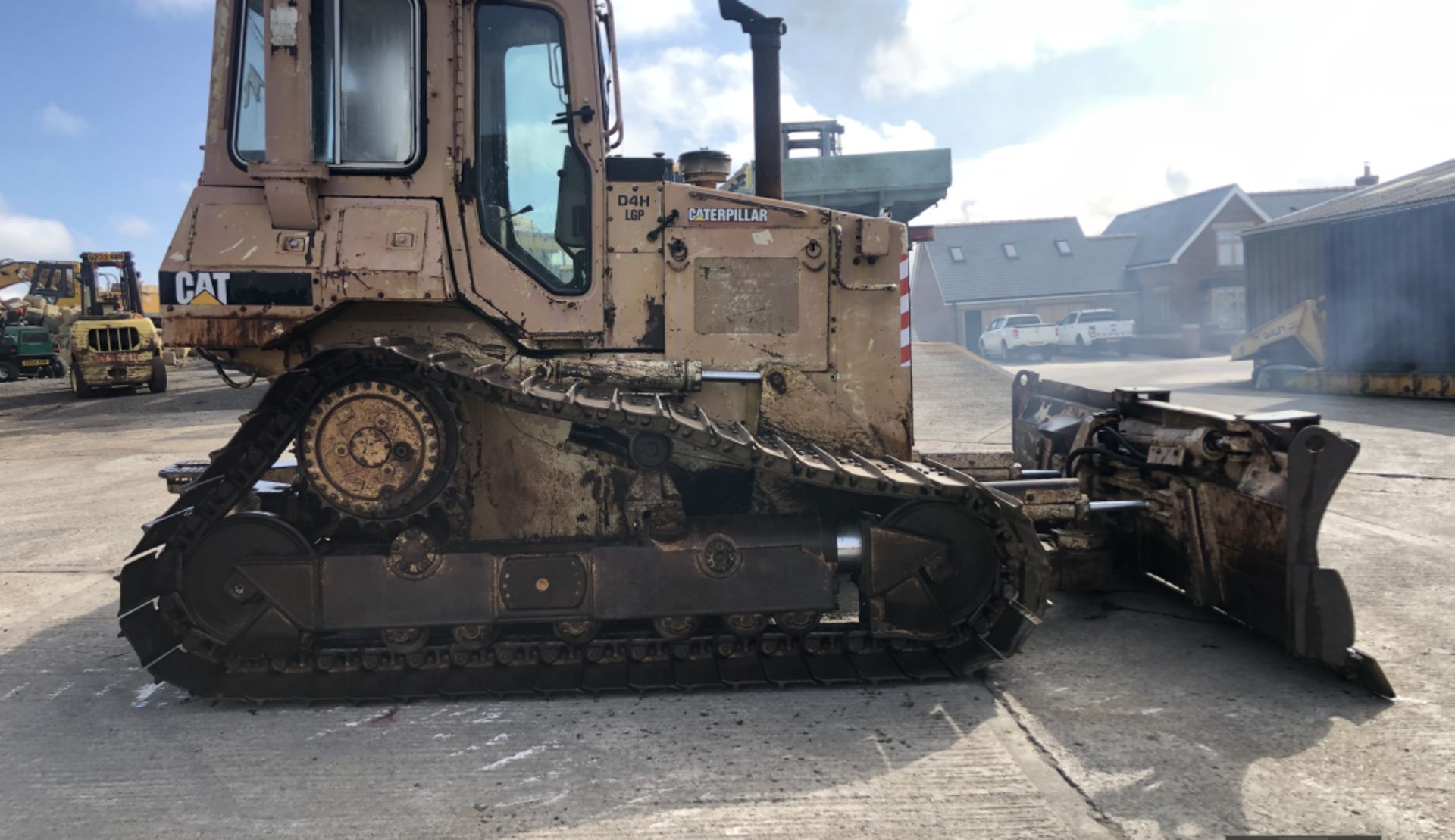 CATERPILLAR D4H LGP TRACKED DOZER | RECON ENGINE - Image 5 of 9