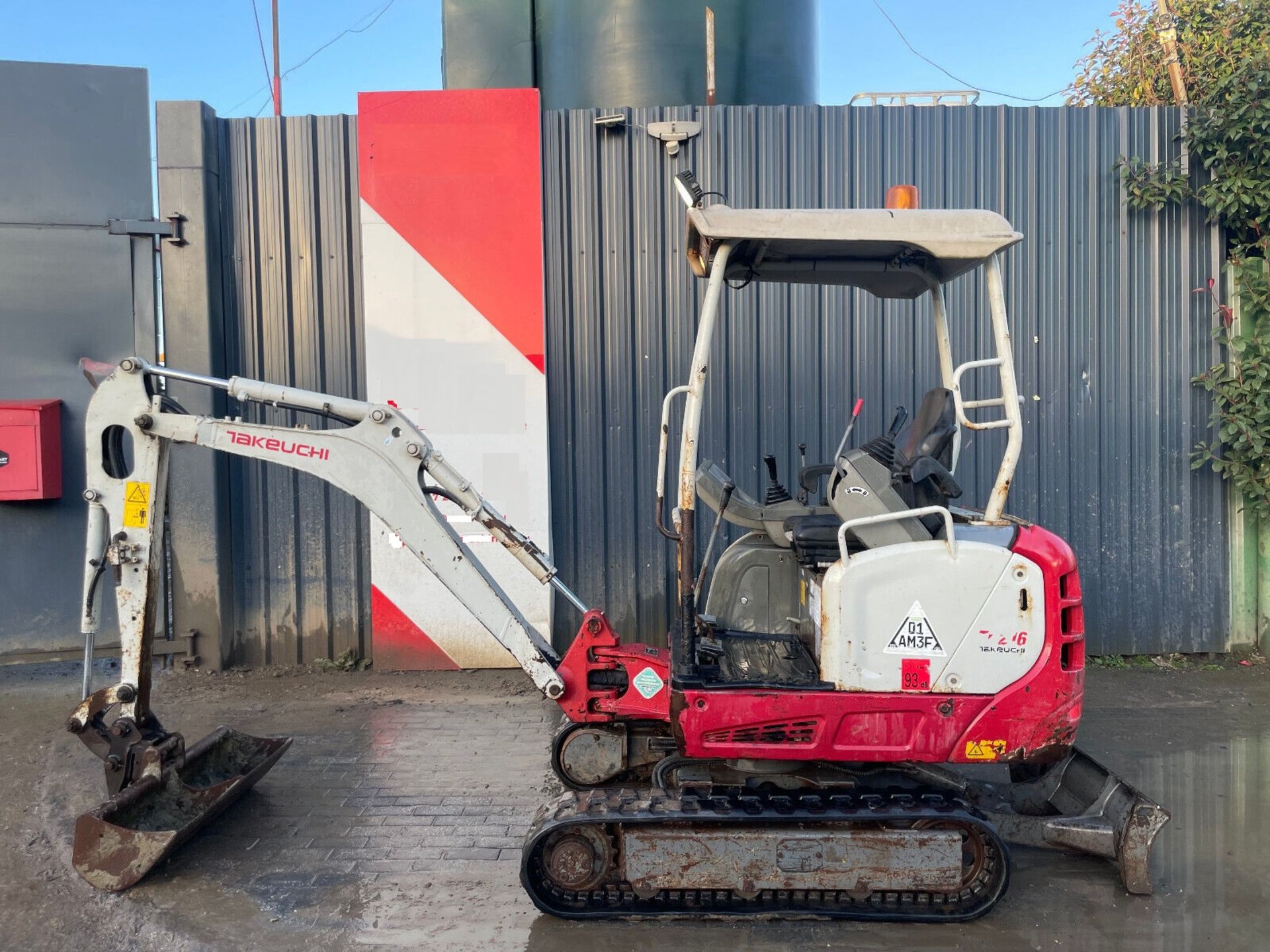 2015 TAKEUCHI TB216: UNLEASHING PRECISION WITH 1910 PROVEN HOURS - Image 2 of 12