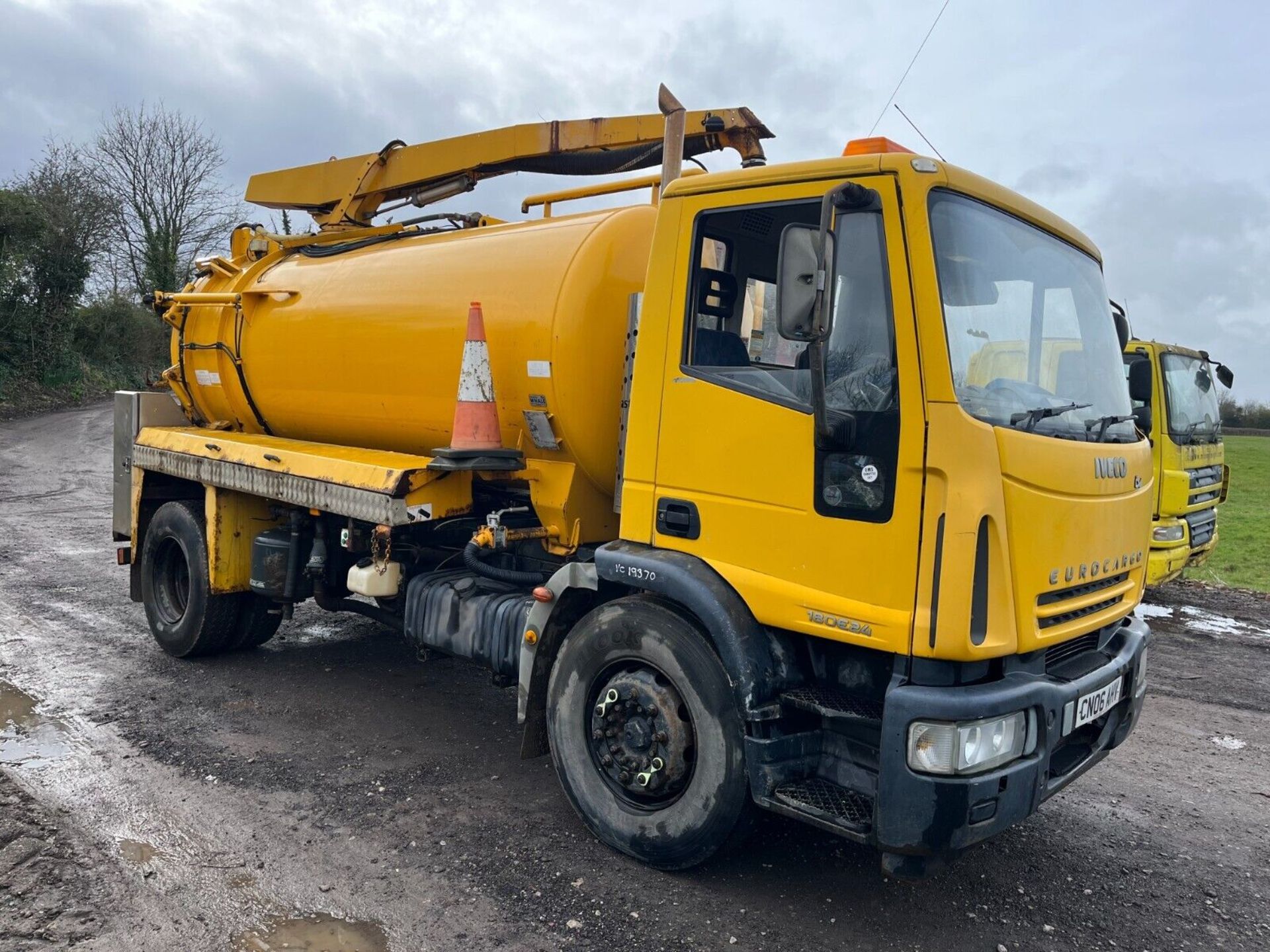 JETTING EXCELLENCE: IVECO 180E24 WITH VERSATILE TANKER SYSTEM