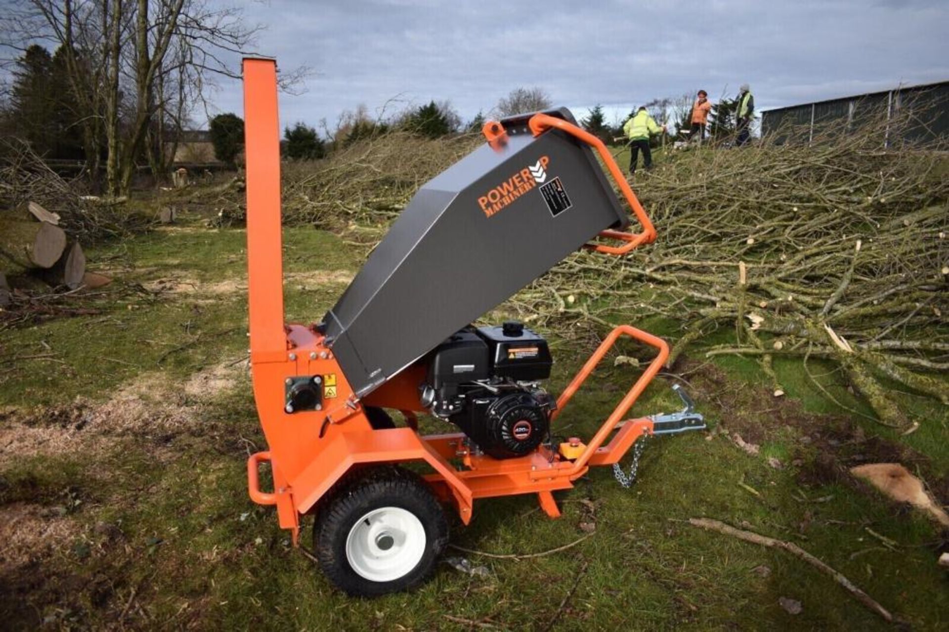 WOOD WARRIOR: 3.5" CAPACITY HEAVY-DUTY CHIPPER WITH 15HP PETROL POWER - Image 2 of 5