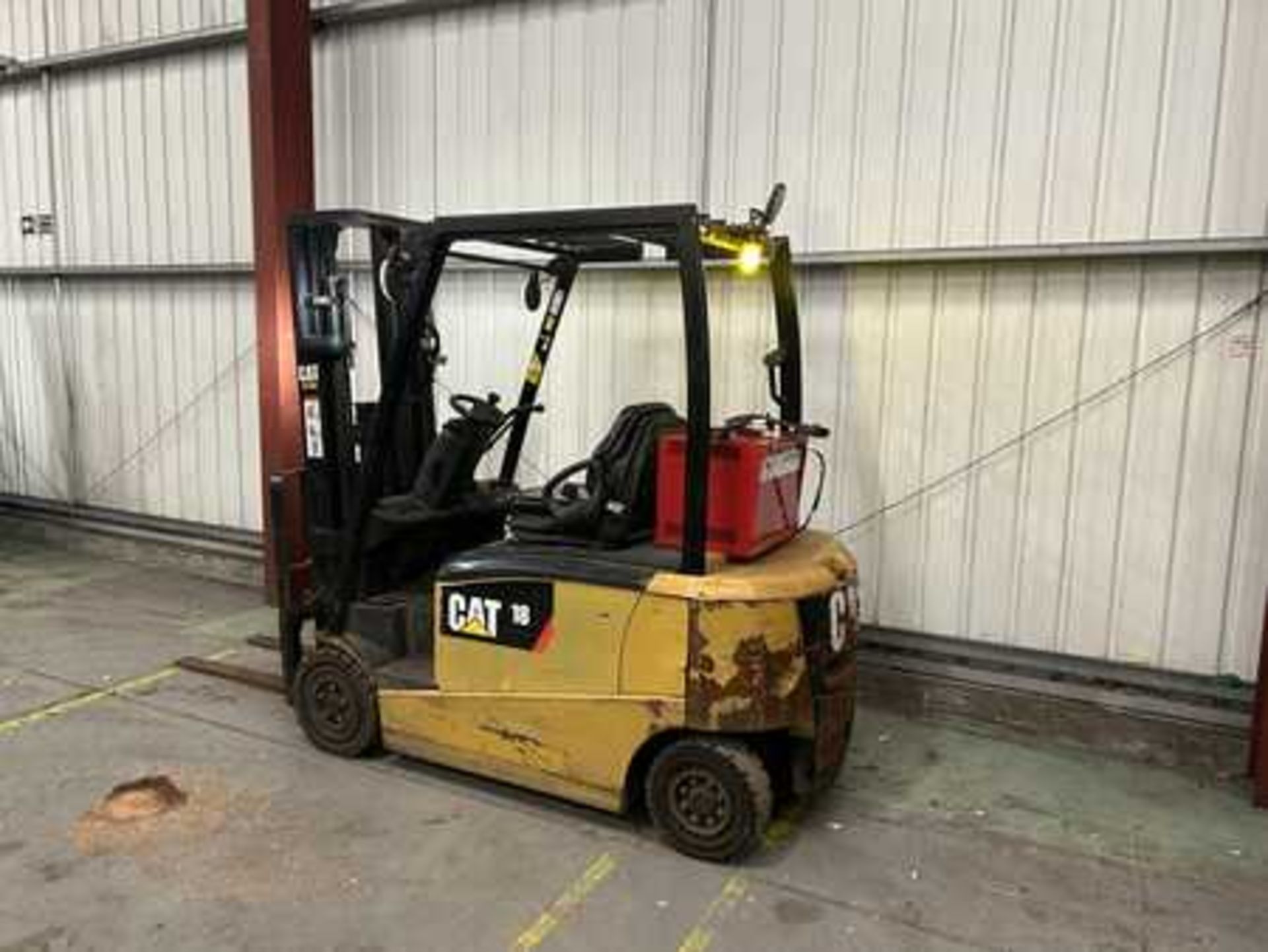ELECTRIC - 4 WHEELS CAT LIFT TRUCKS EP18PN *CHARGER INCLUDED - Image 4 of 6