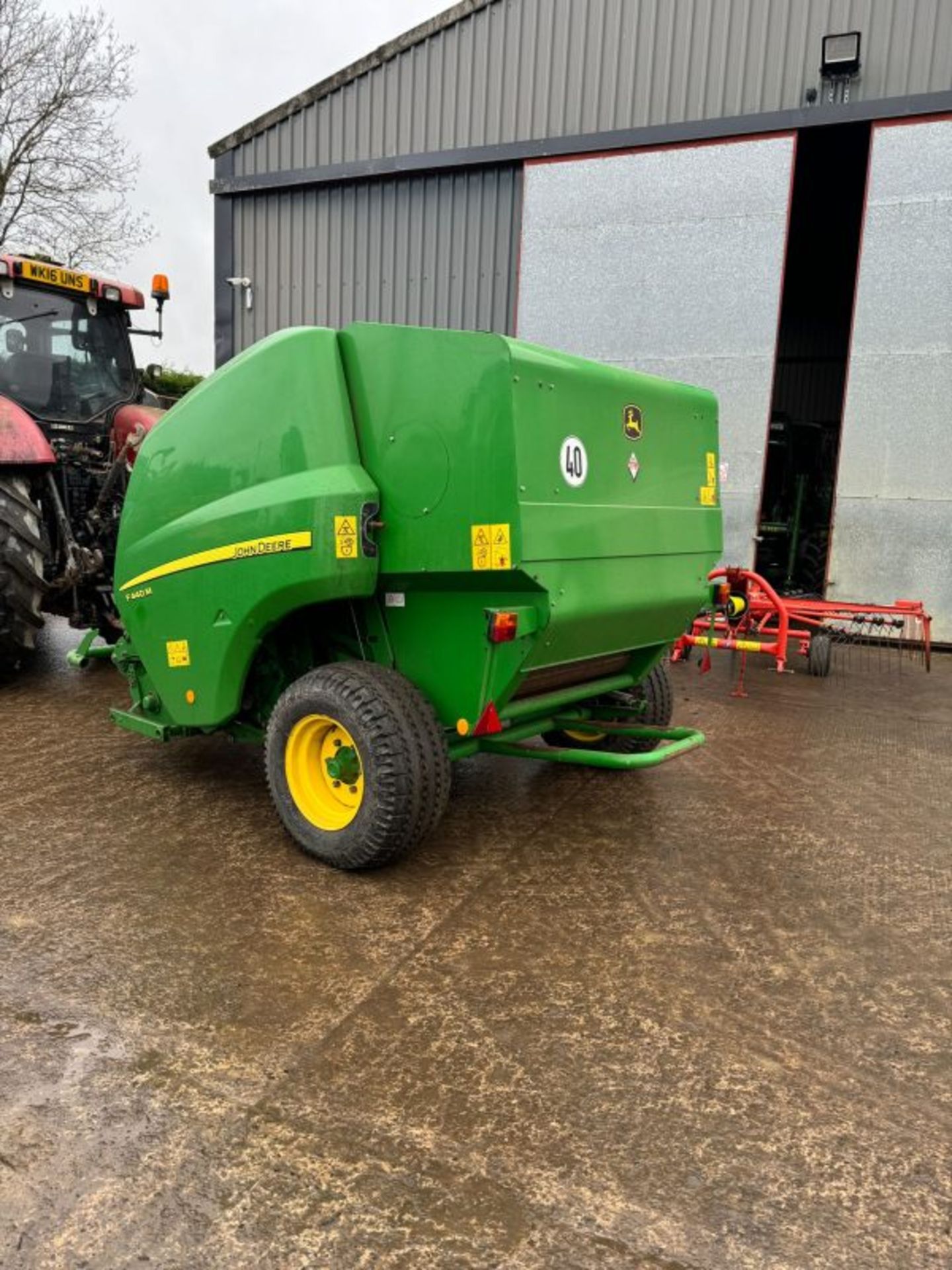 JOHN DEERE F440M ROUND BALER. - Image 5 of 6