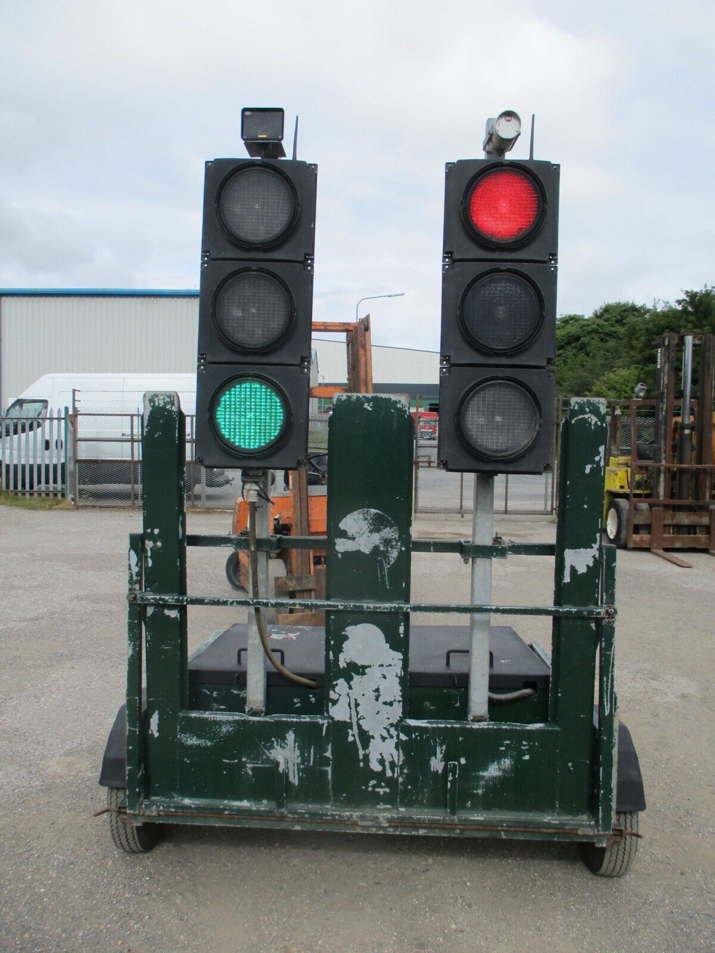 SRL 2 WAY TRAFFIC LIGHTS - Image 6 of 8