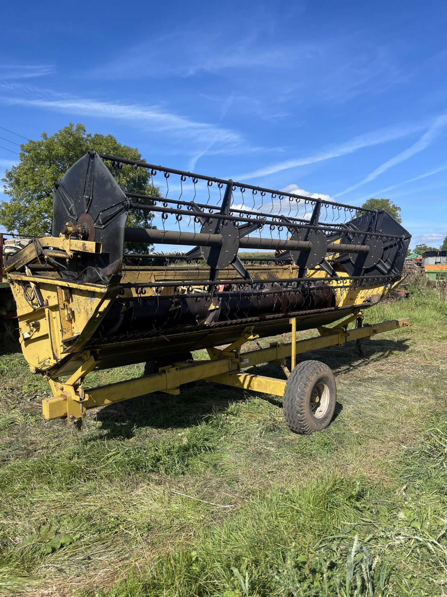 NEW HOLLAND TX32 COMBINE - Image 16 of 19