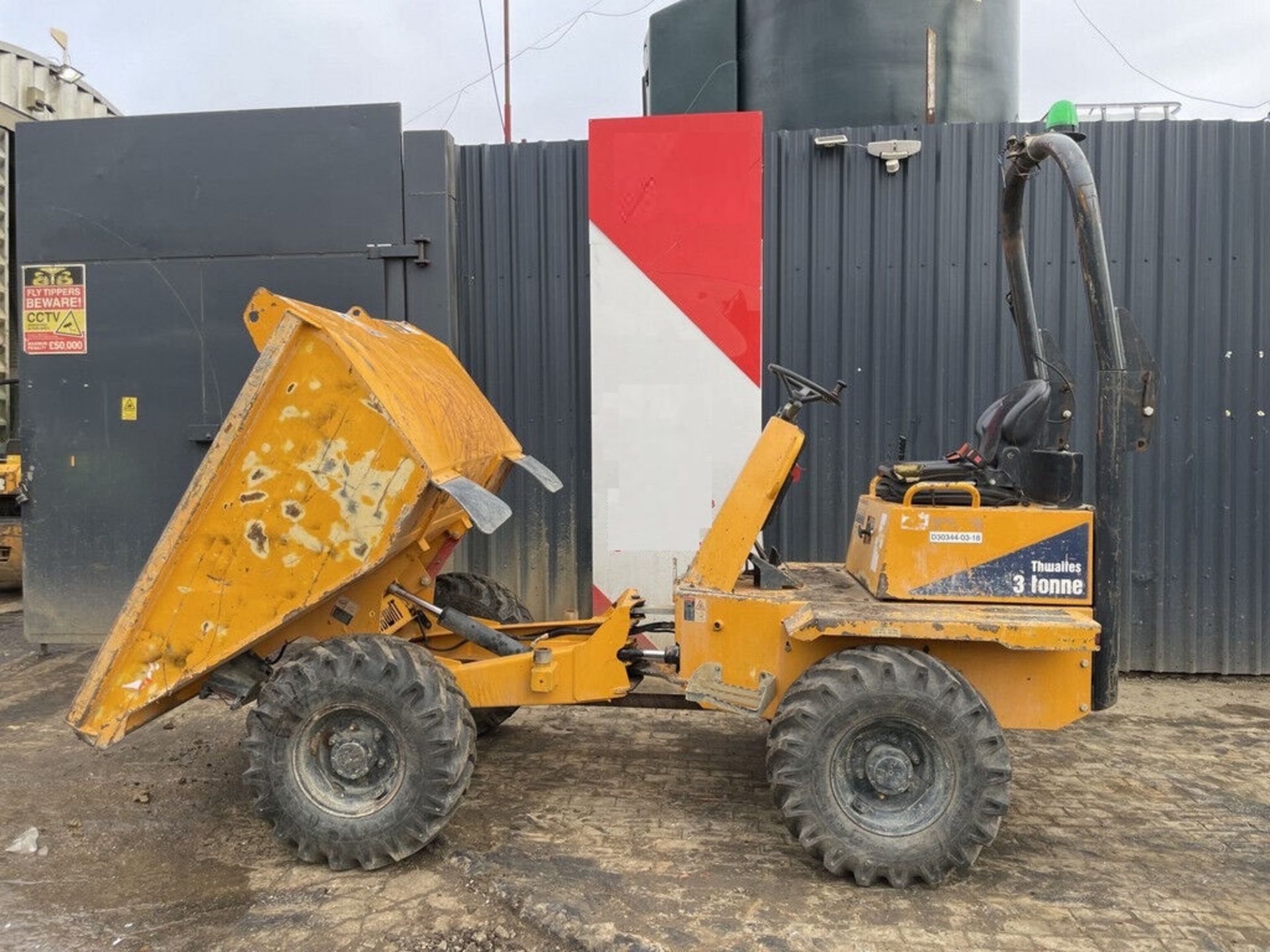 EFFICIENT EARTHMOVER: 2018 THWAITES 3 TONNE HYDROSTATIC DUMPER