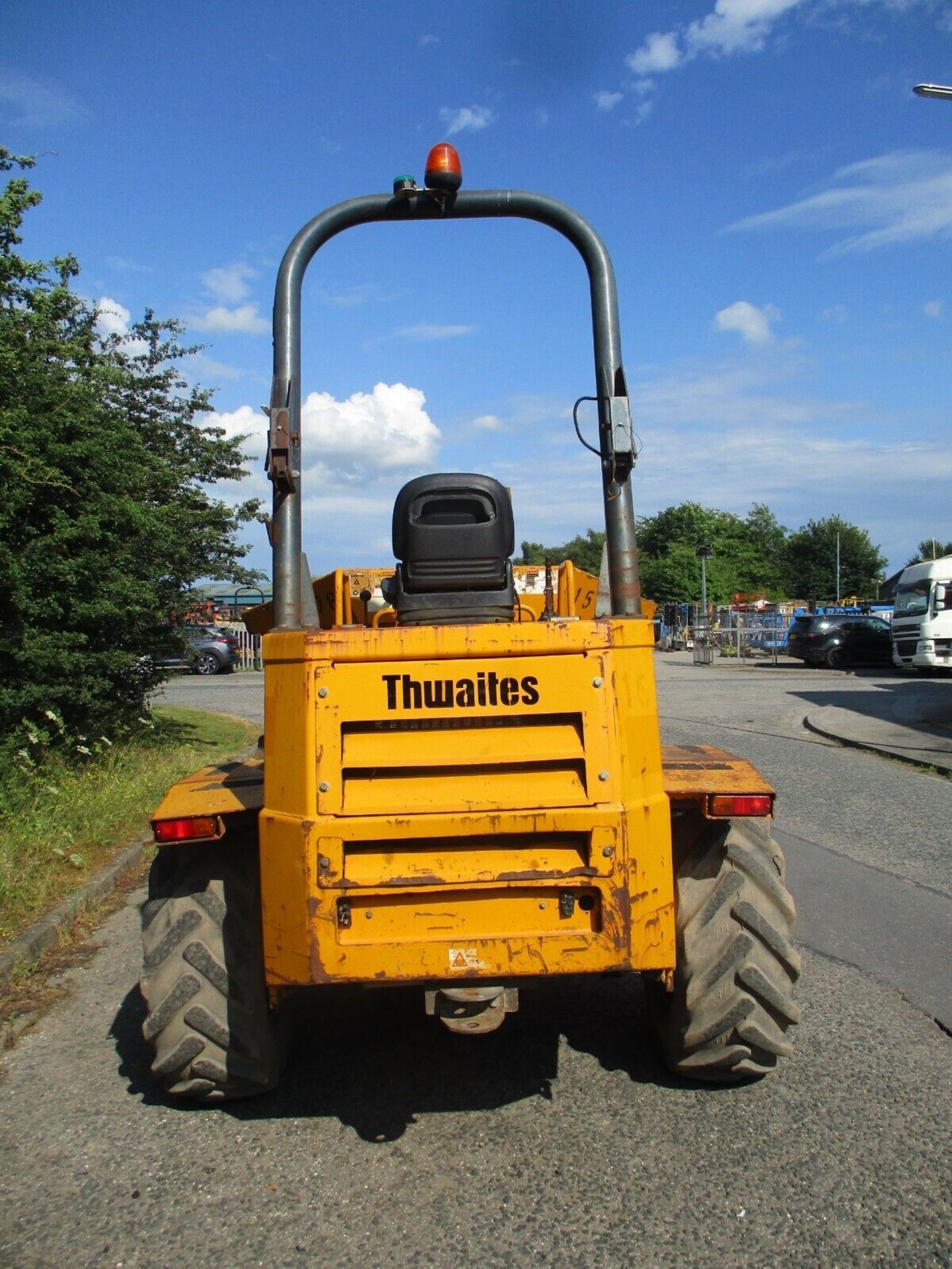 2012 THWAITES 6-TON DUMPER: THE SWIVEL SKIP SPECIALIST - Bild 10 aus 13