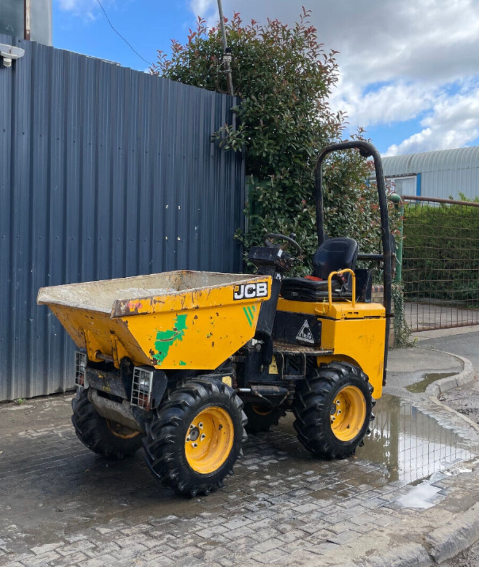 KUBOTA STRENGTH: 3-CYLINDER DIESEL ENGINE POWERS 15.5 KW - Image 3 of 8